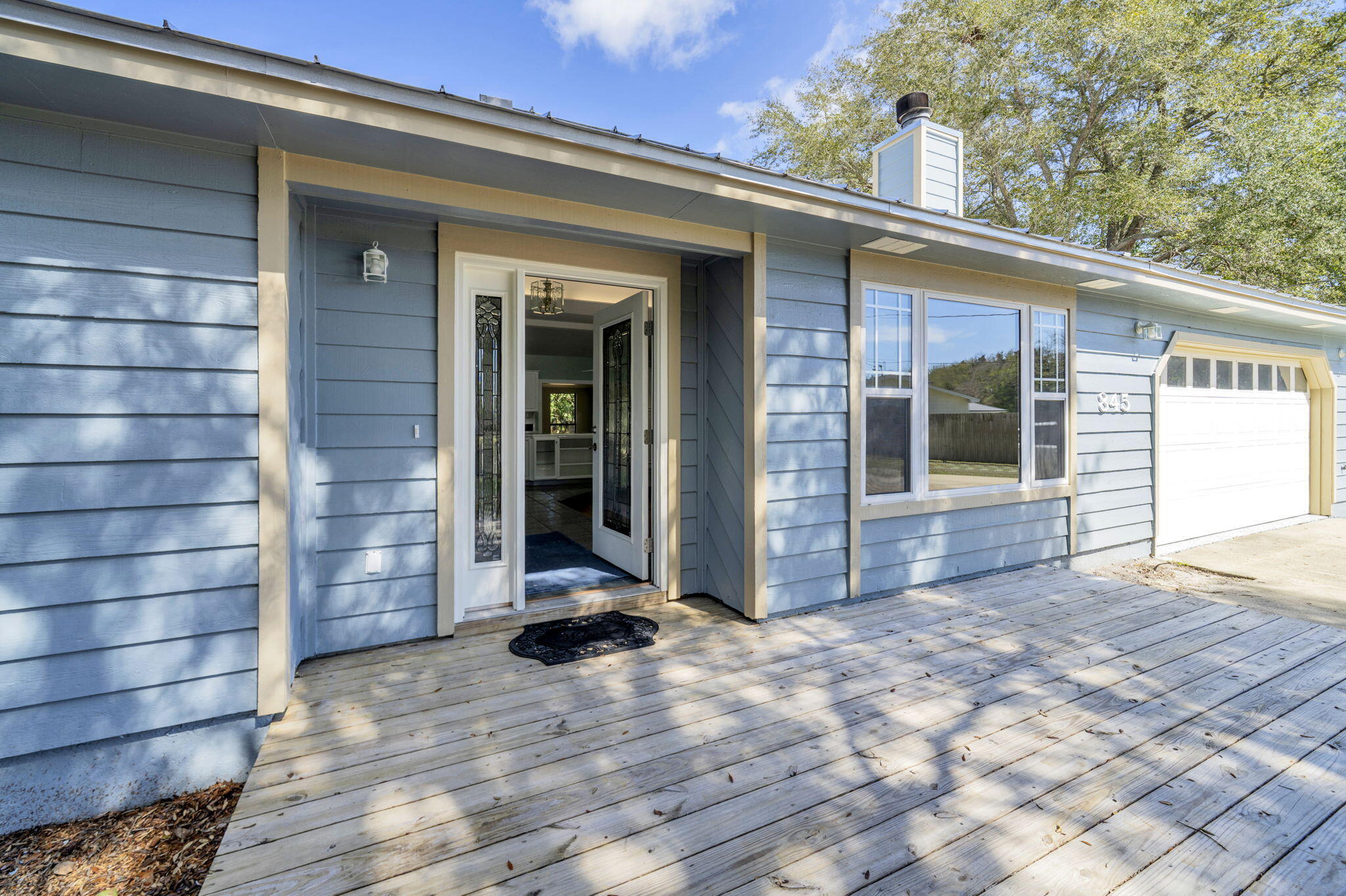 LAKESIDE VILLAS - Residential