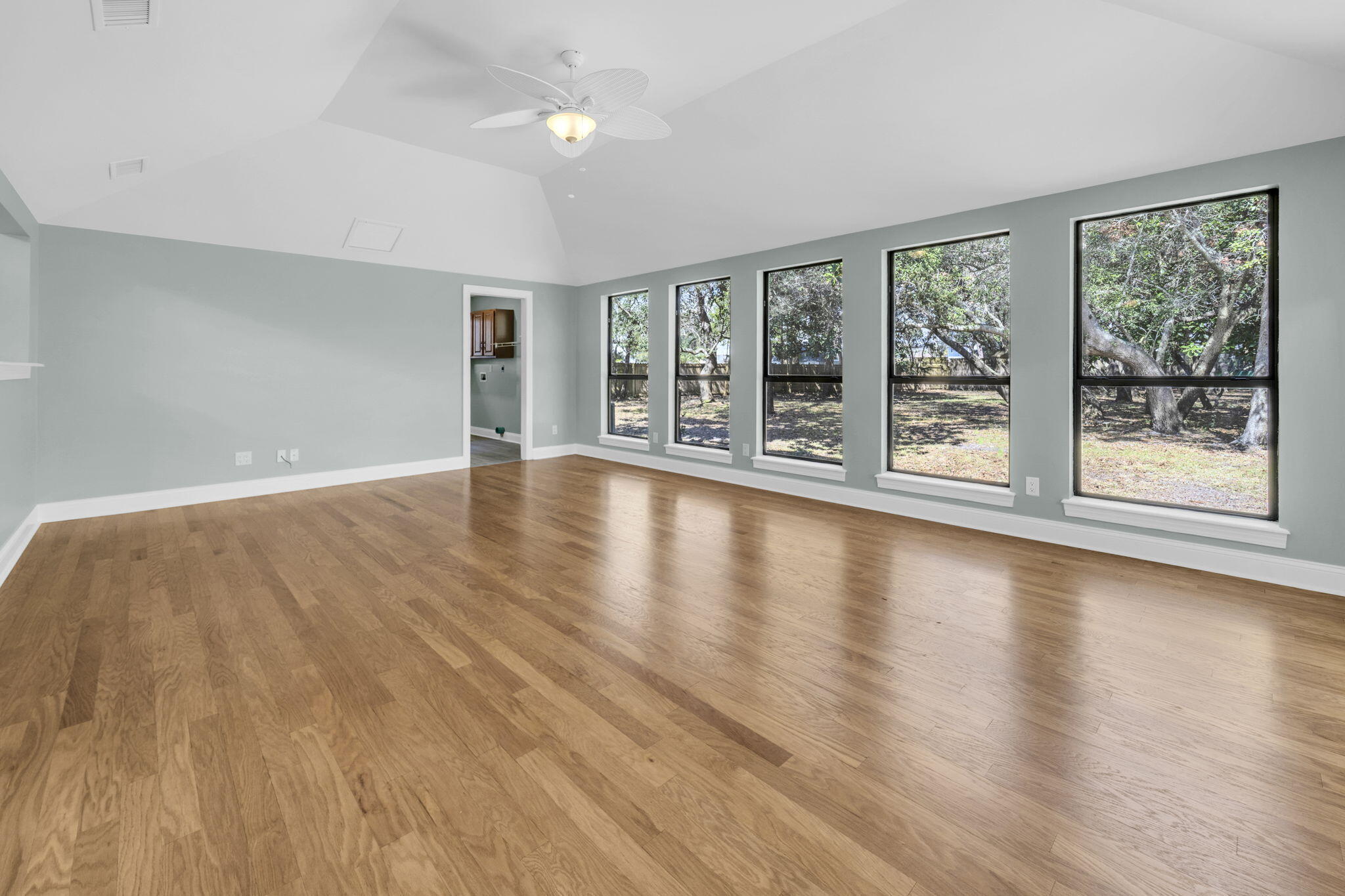 LAKESIDE VILLAS - Residential