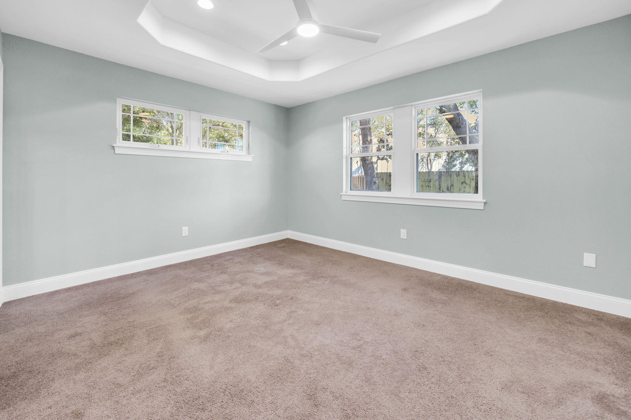 LAKESIDE VILLAS - Residential