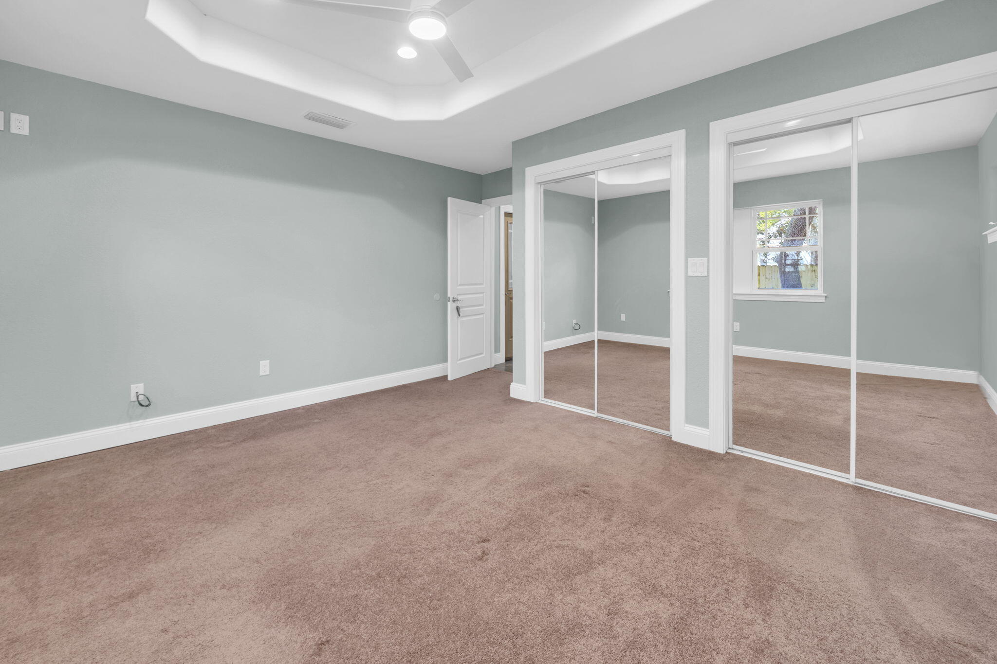 LAKESIDE VILLAS - Residential