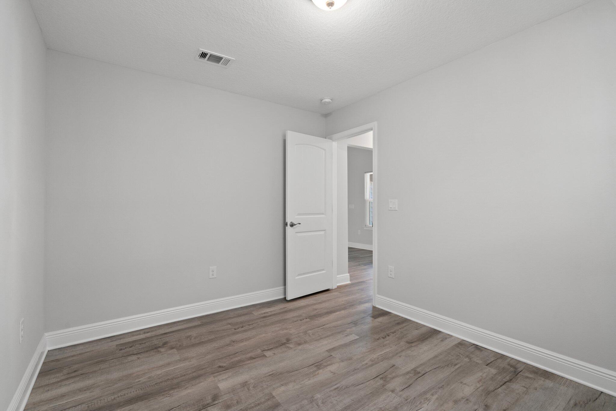 RIVERWALK PH I - Residential Lease