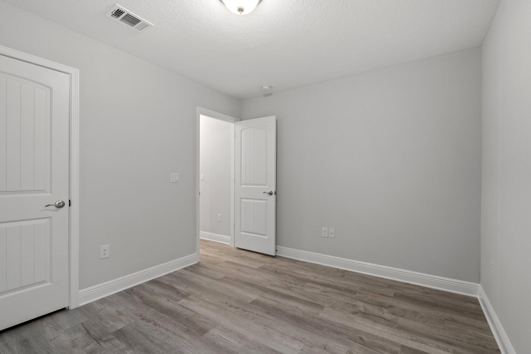 RIVERWALK PH I - Residential Lease