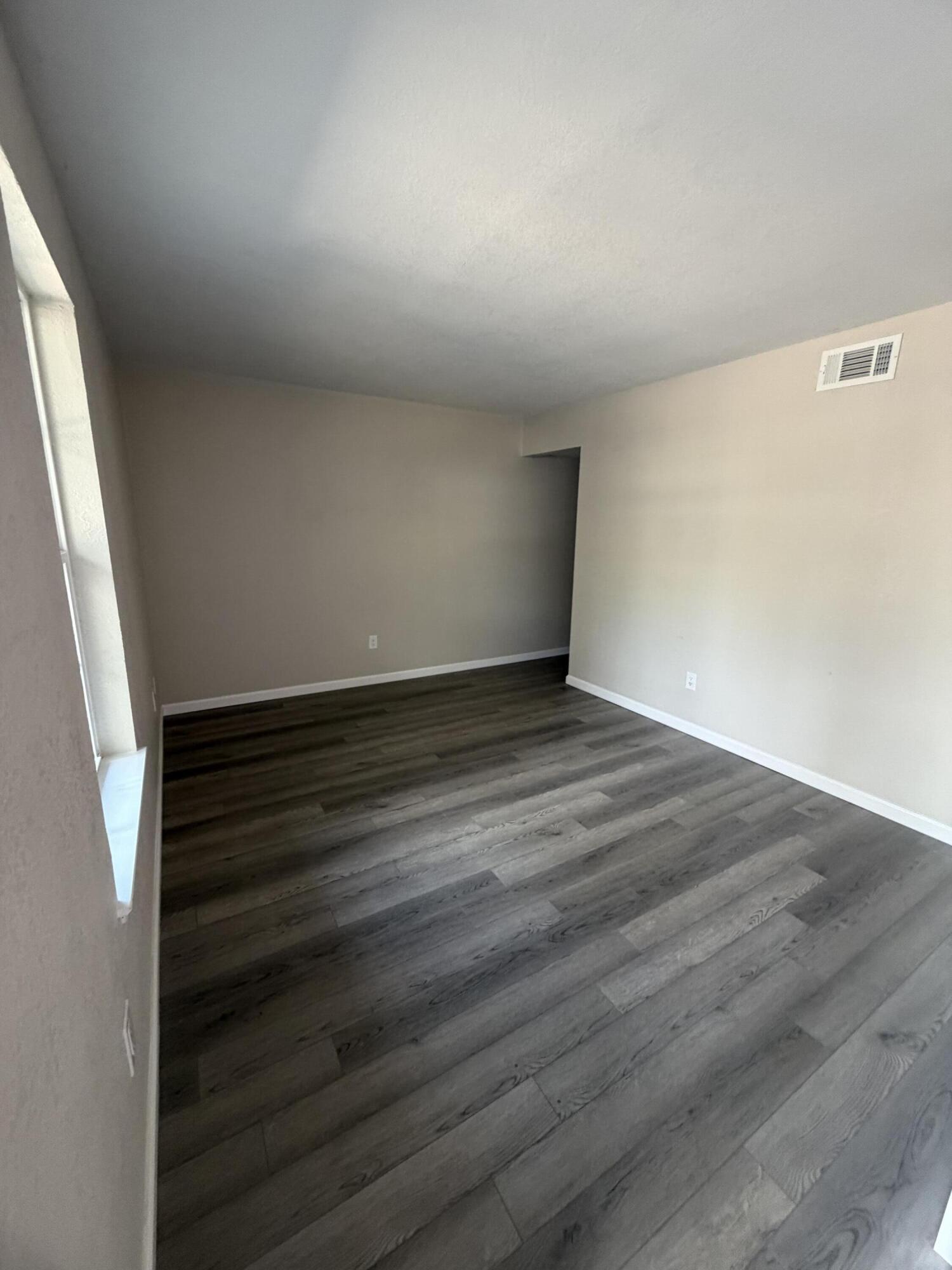 HAMPTONS TOWNHOMES THE - Residential Lease