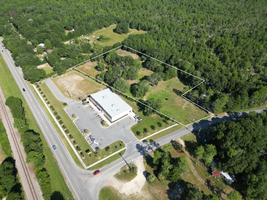 Positioned just off Highway 90 at Kings Lake Road, this 3.4-acre parcel offers exceptional visibility and accessibility in a growing area of DeFuniak Springs. Zoned General Commercial, the property is ideally suited for a wide variety of business ventures, from retail and service establishments to professional offices.
Located directly next door to Dollar General, the site benefits from strong traffic flow and established neighboring businesses, creating built-in visibility for future development. With its generous size, cleared land, and easy access to major thoroughfares, this property is ready for your vision.