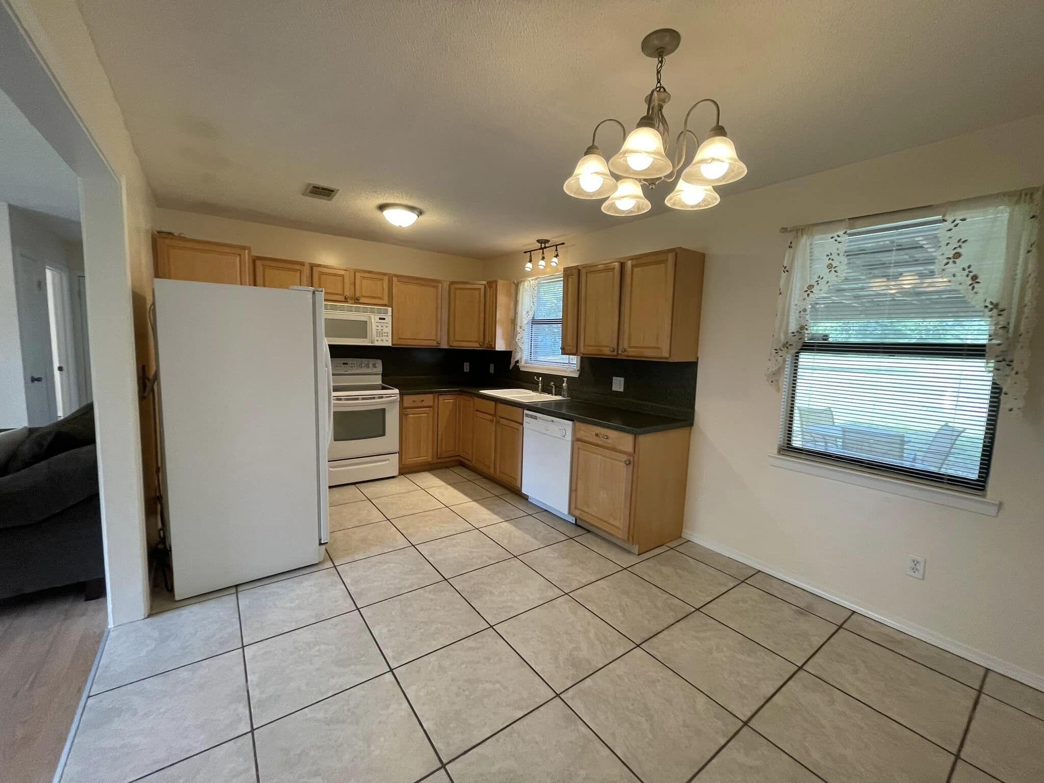 LAKE JUNIPER ESTATES UNIT 3 - Residential Lease