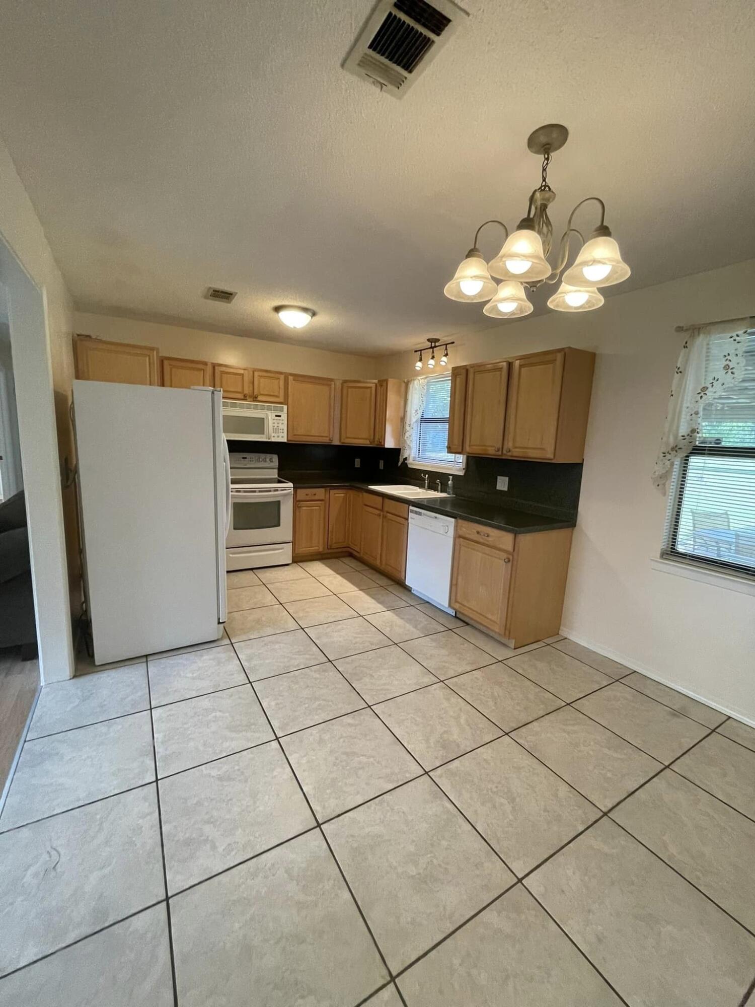 LAKE JUNIPER ESTATES UNIT 3 - Residential Lease