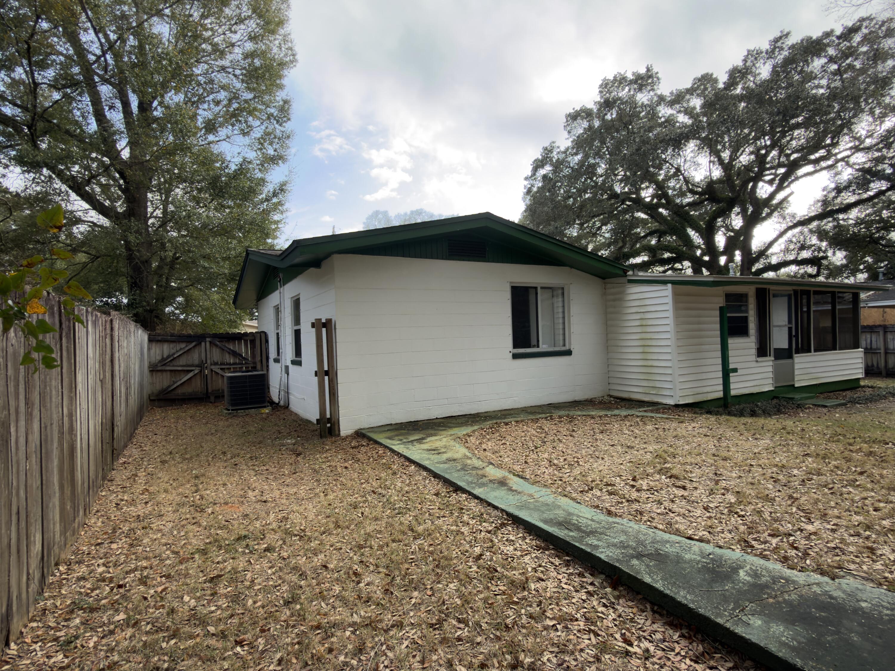 CRESCENT LAKE - Residential