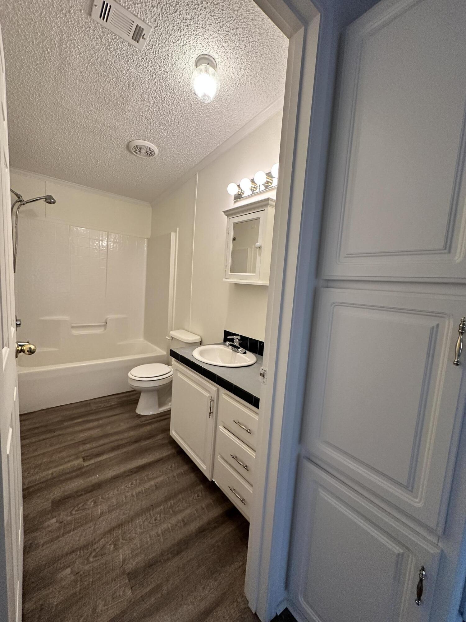 BAYOU PINES UNREC 1ST ADDN - Residential