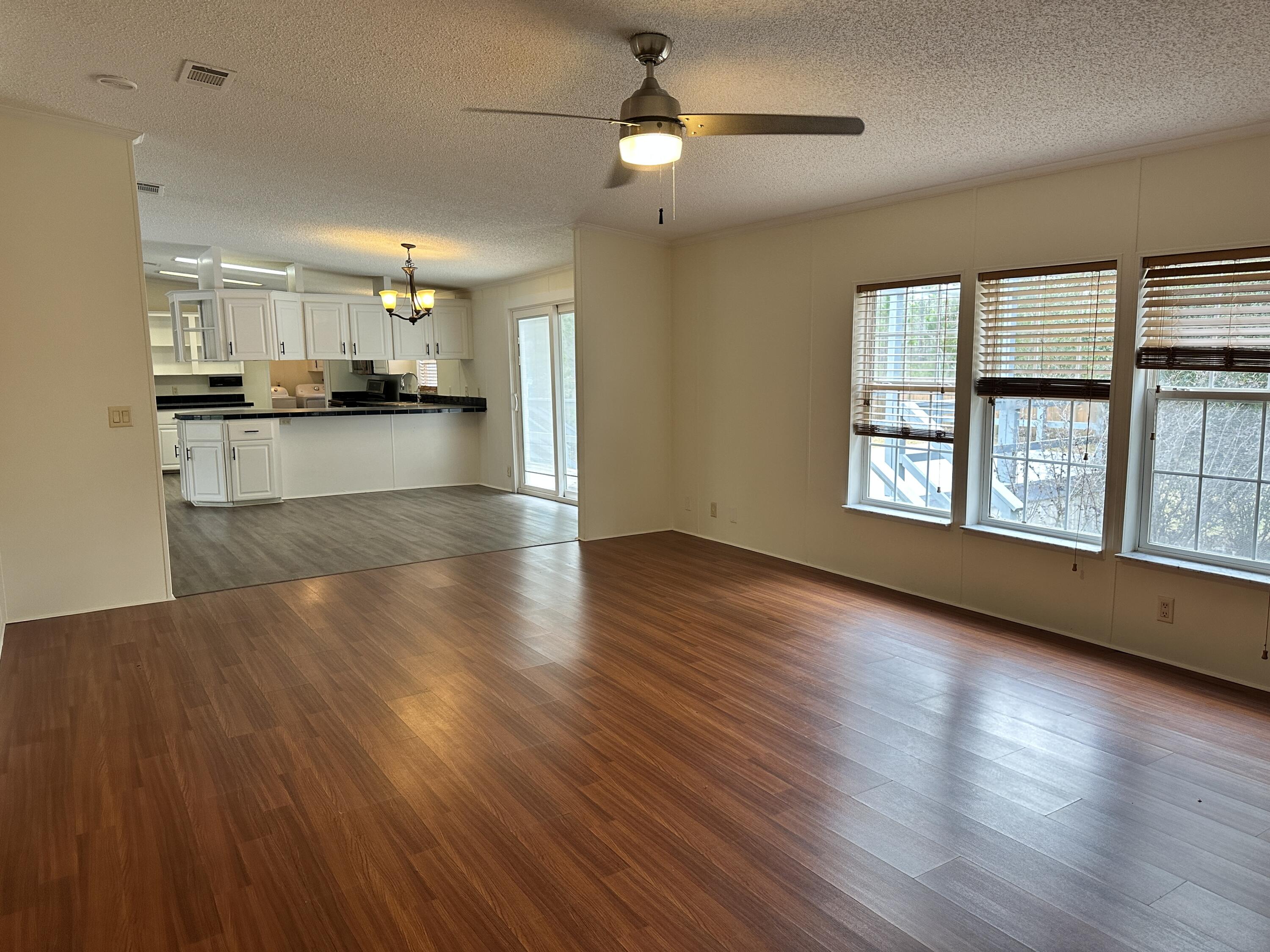 BAYOU PINES UNREC 1ST ADDN - Residential