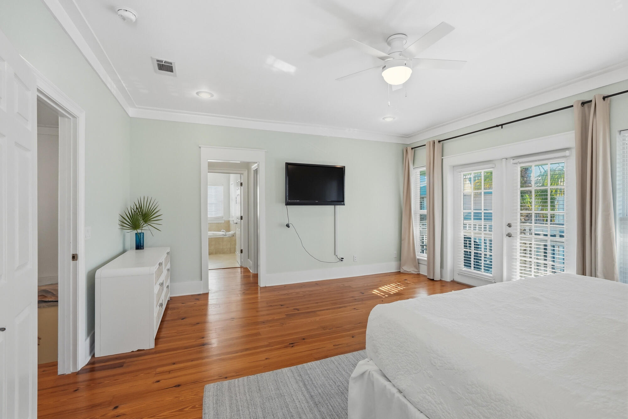 EMERALD WATERS VILLAGE - Residential