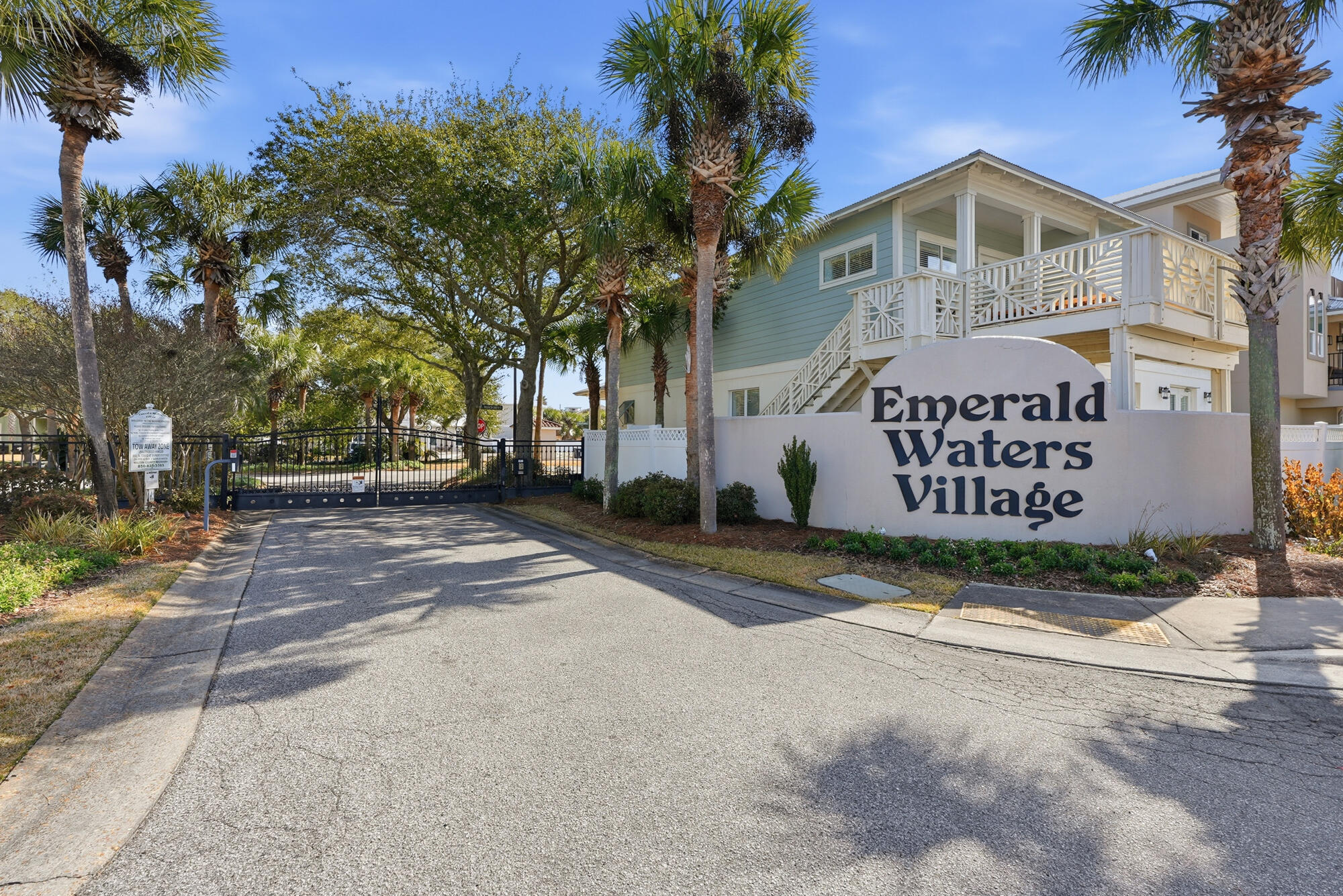 EMERALD WATERS VILLAGE - Residential