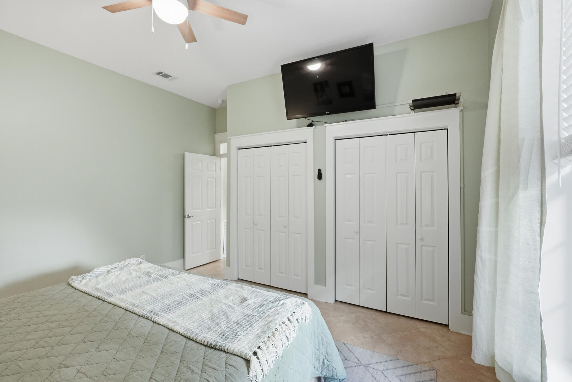 EMERALD WATERS VILLAGE - Residential