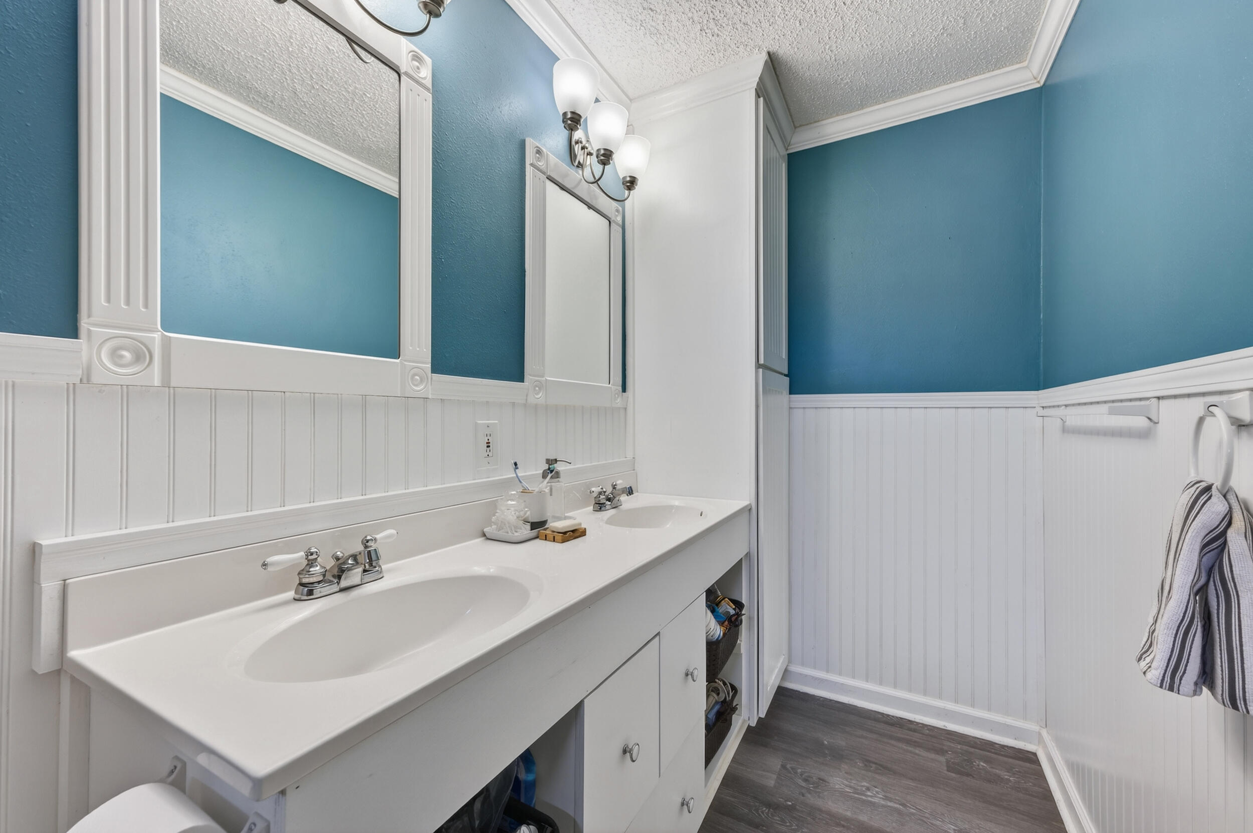 FOREST MANOR - Residential