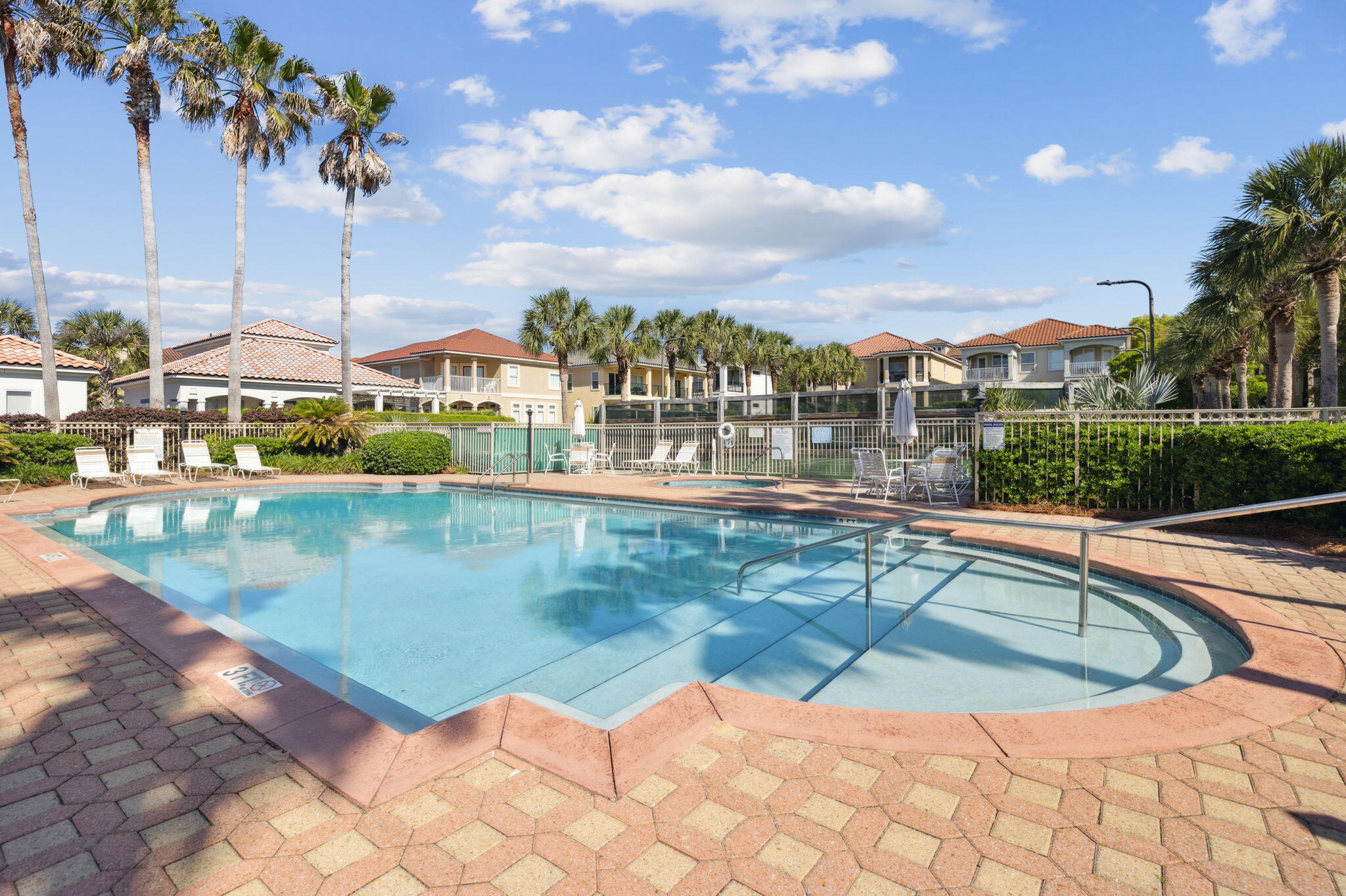 LA VALENCIA BEACH RESORT - Residential