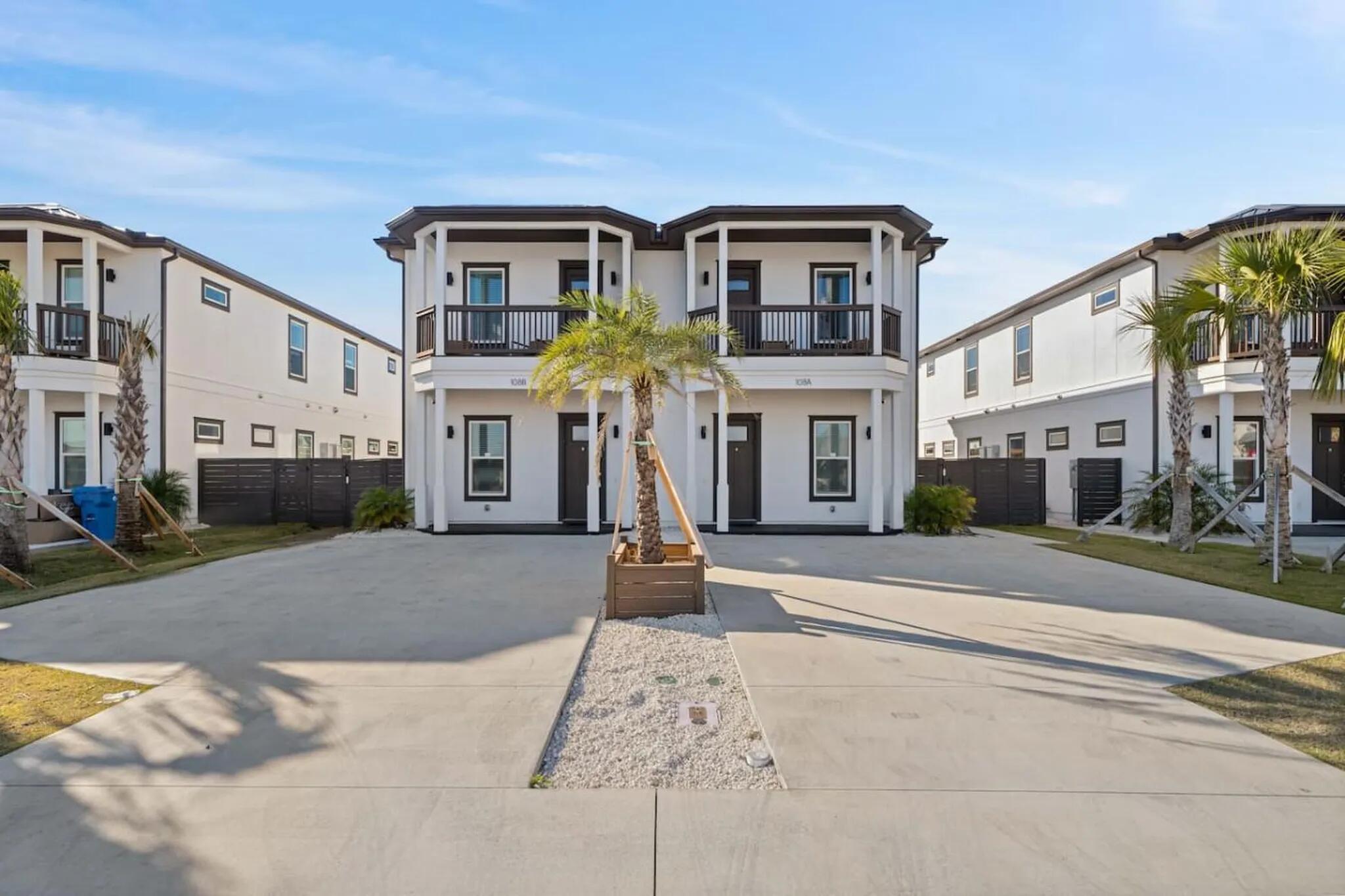 EL CENTRO BEACH - Residential