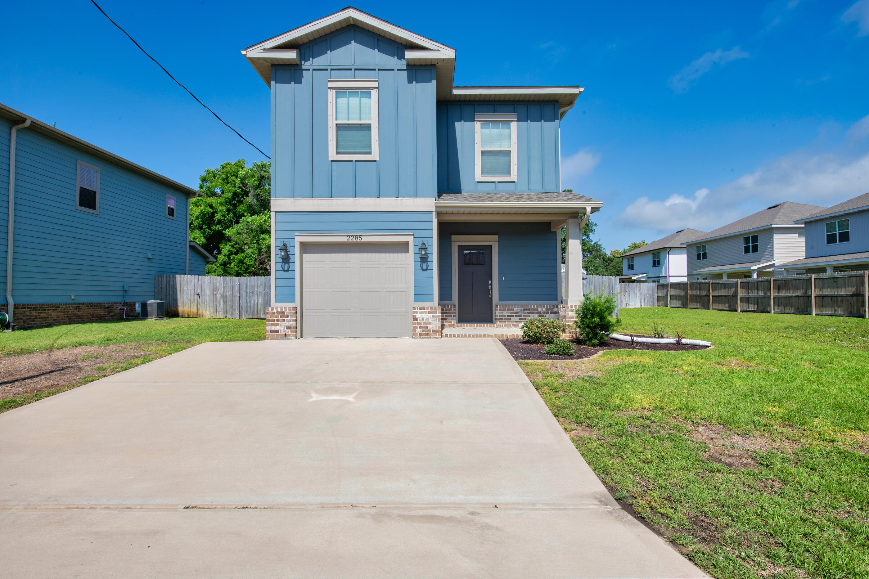 CRESCENT SHORES - Residential