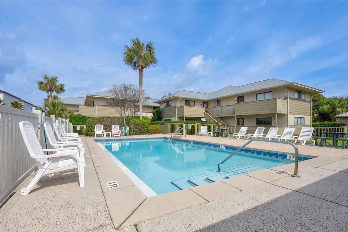 CROSS CREEK CLUB CONDO - Residential