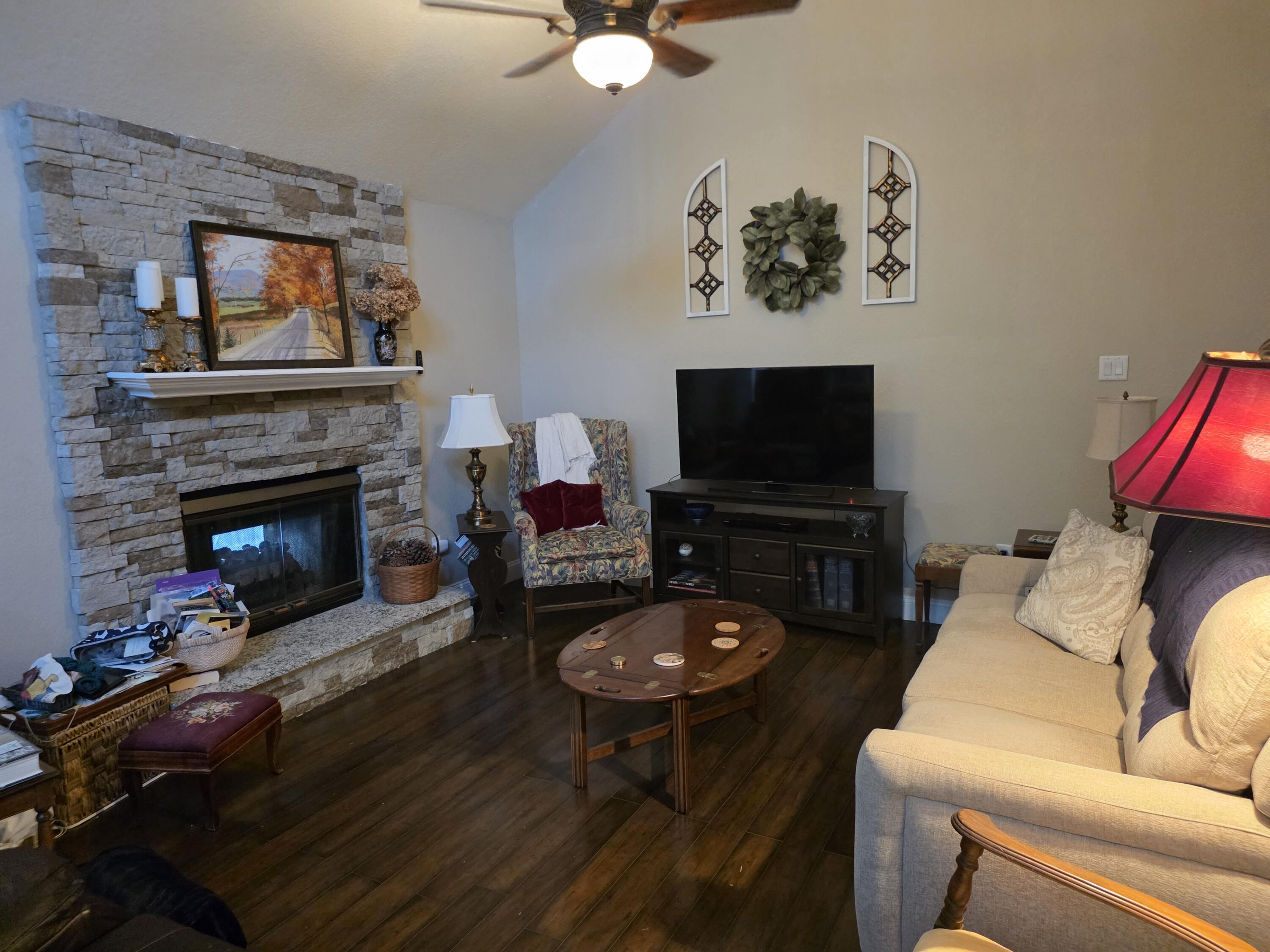 LAKE LORRAINE ESTATES 3 - Residential