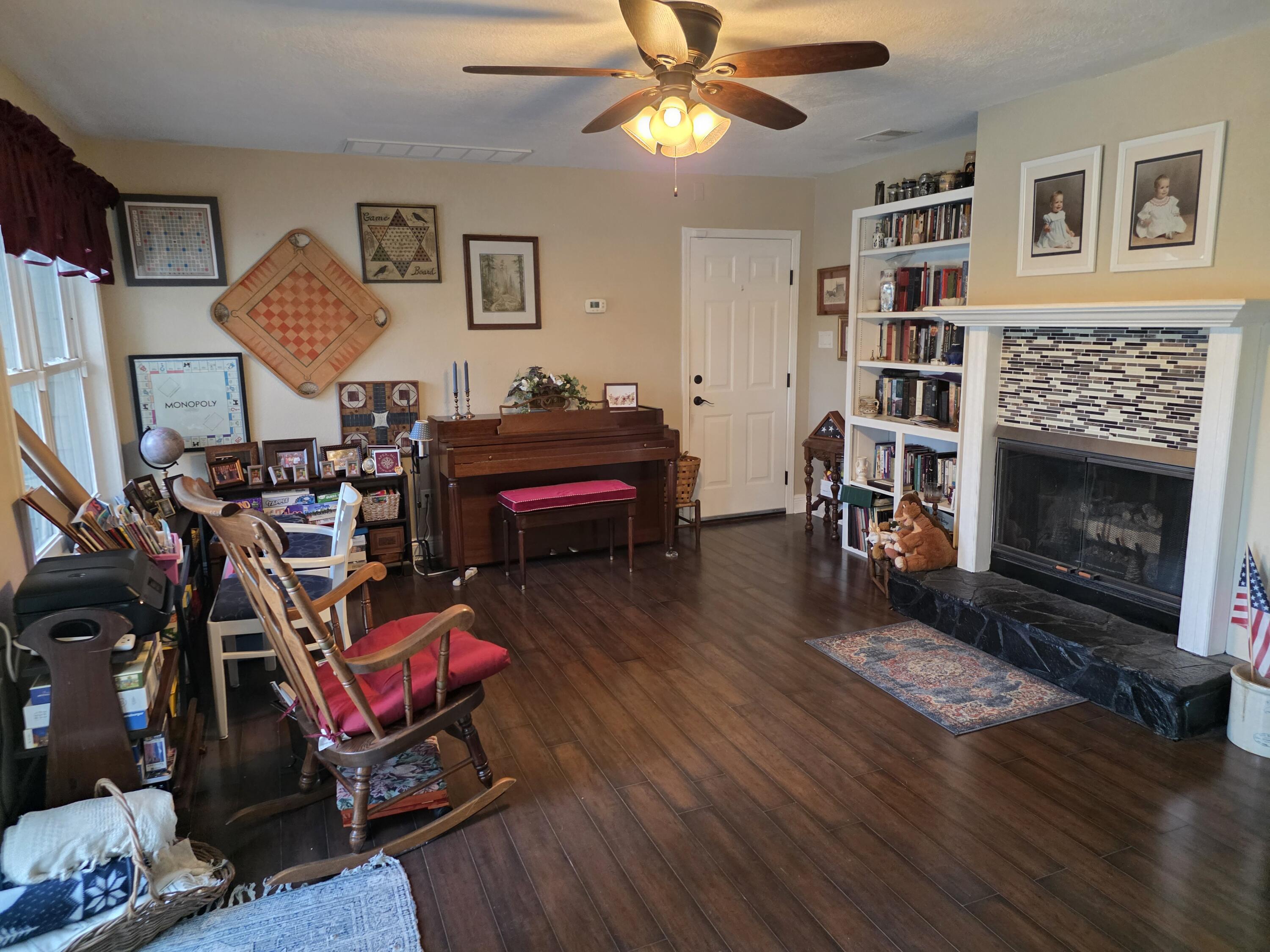 LAKE LORRAINE ESTATES 3 - Residential