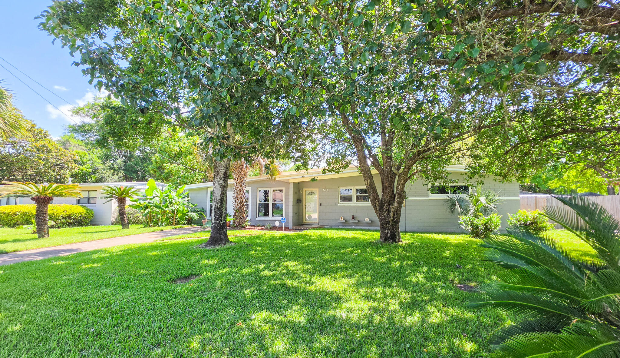 ELLIOTTS POINT - Residential