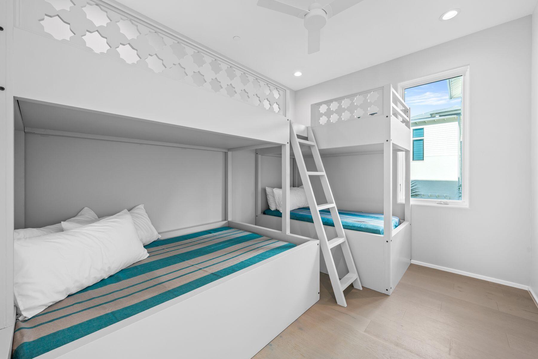 MALA BEACH - Residential