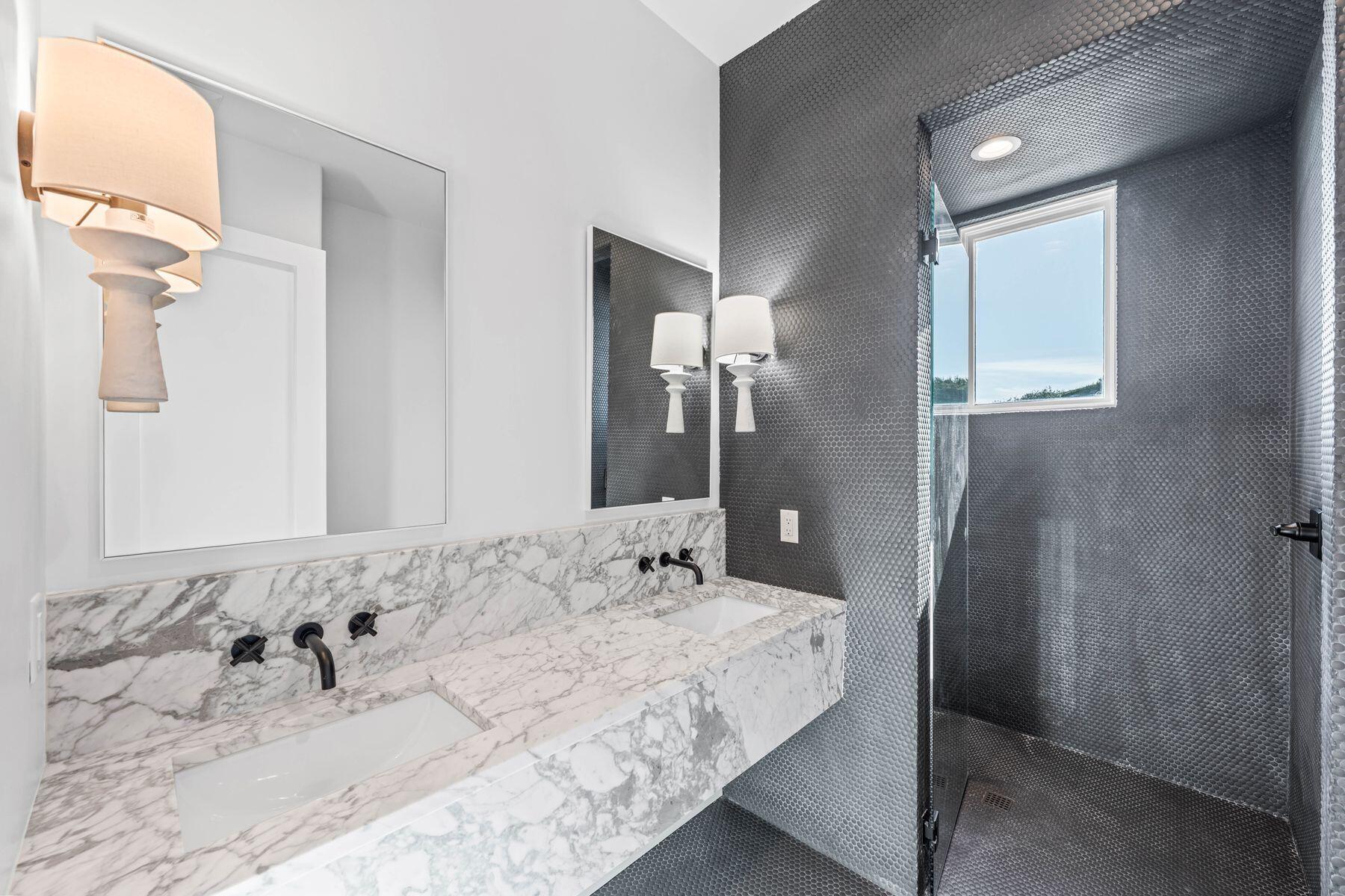 MALA BEACH - Residential