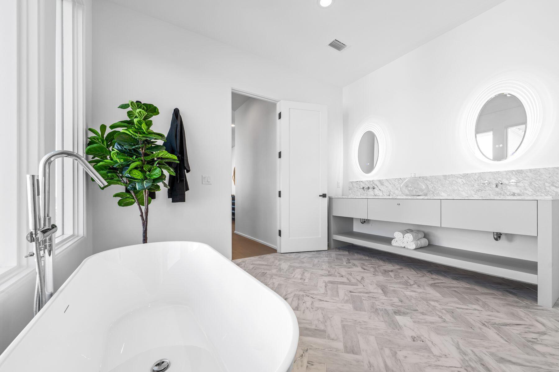 MALA BEACH - Residential