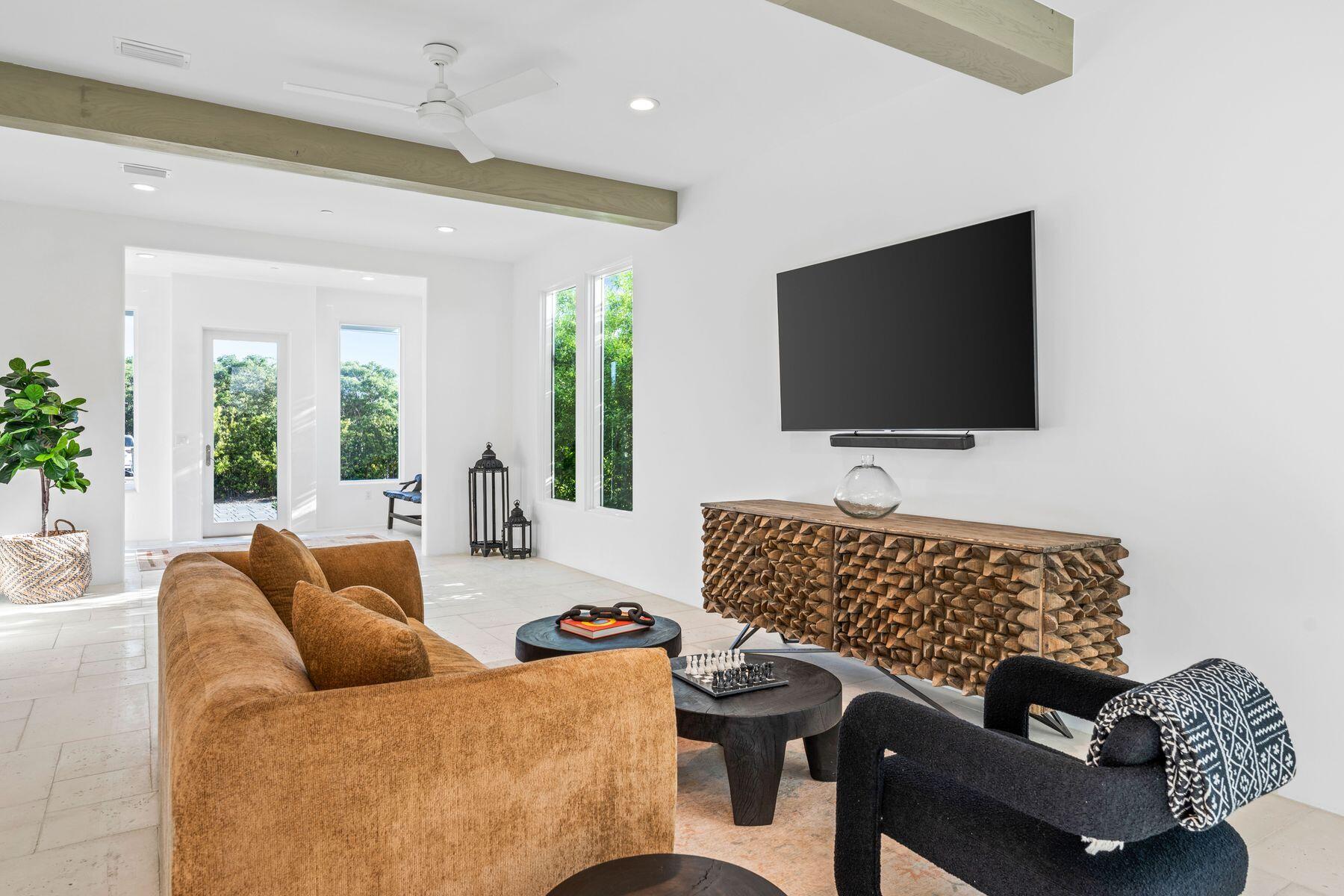 MALA BEACH - Residential