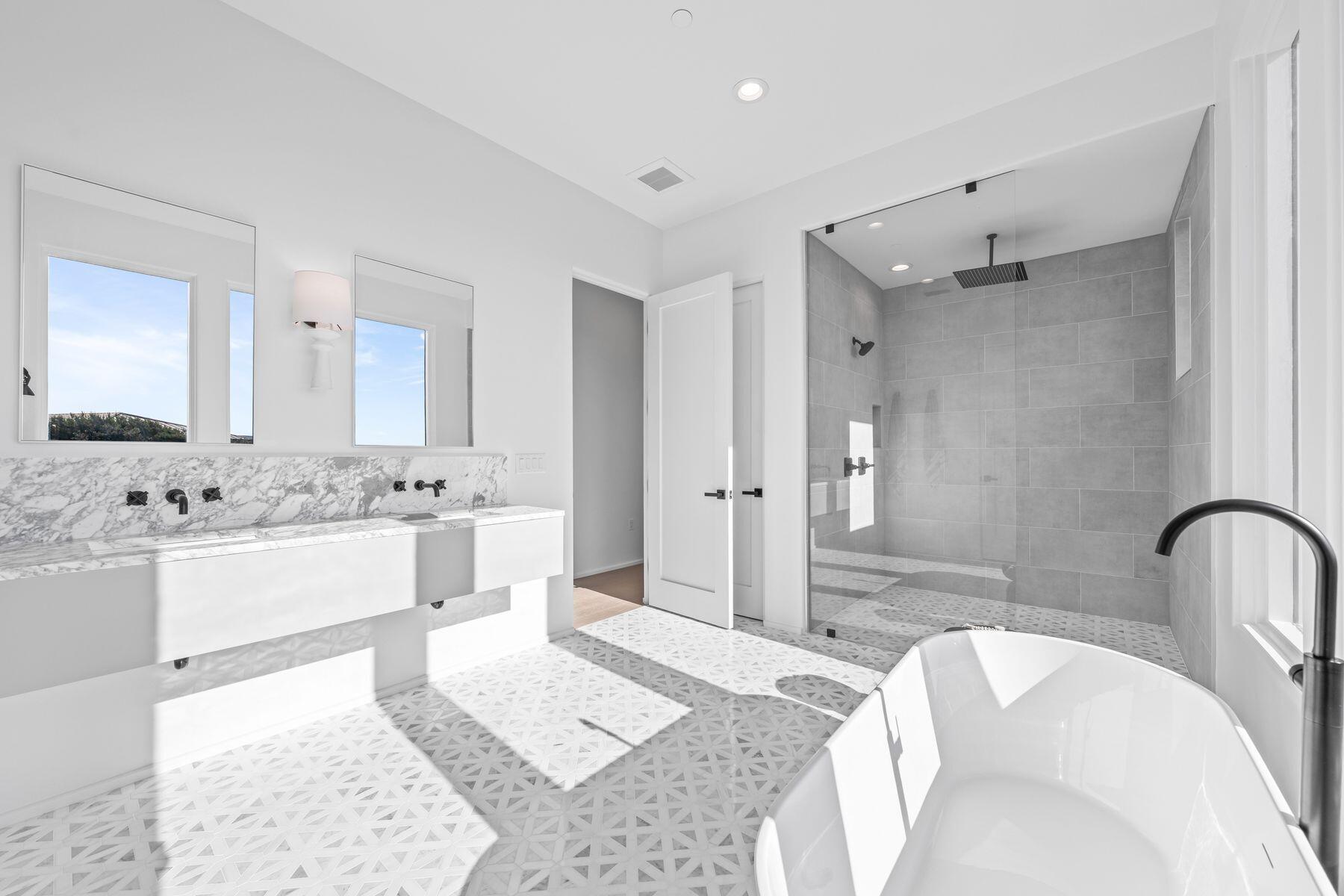 MALA BEACH - Residential