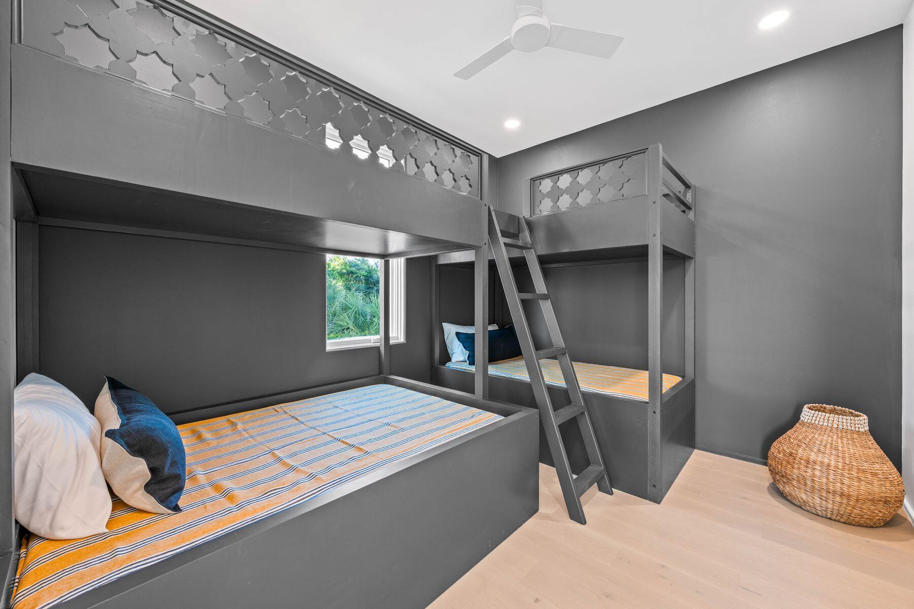 MALA BEACH - Residential