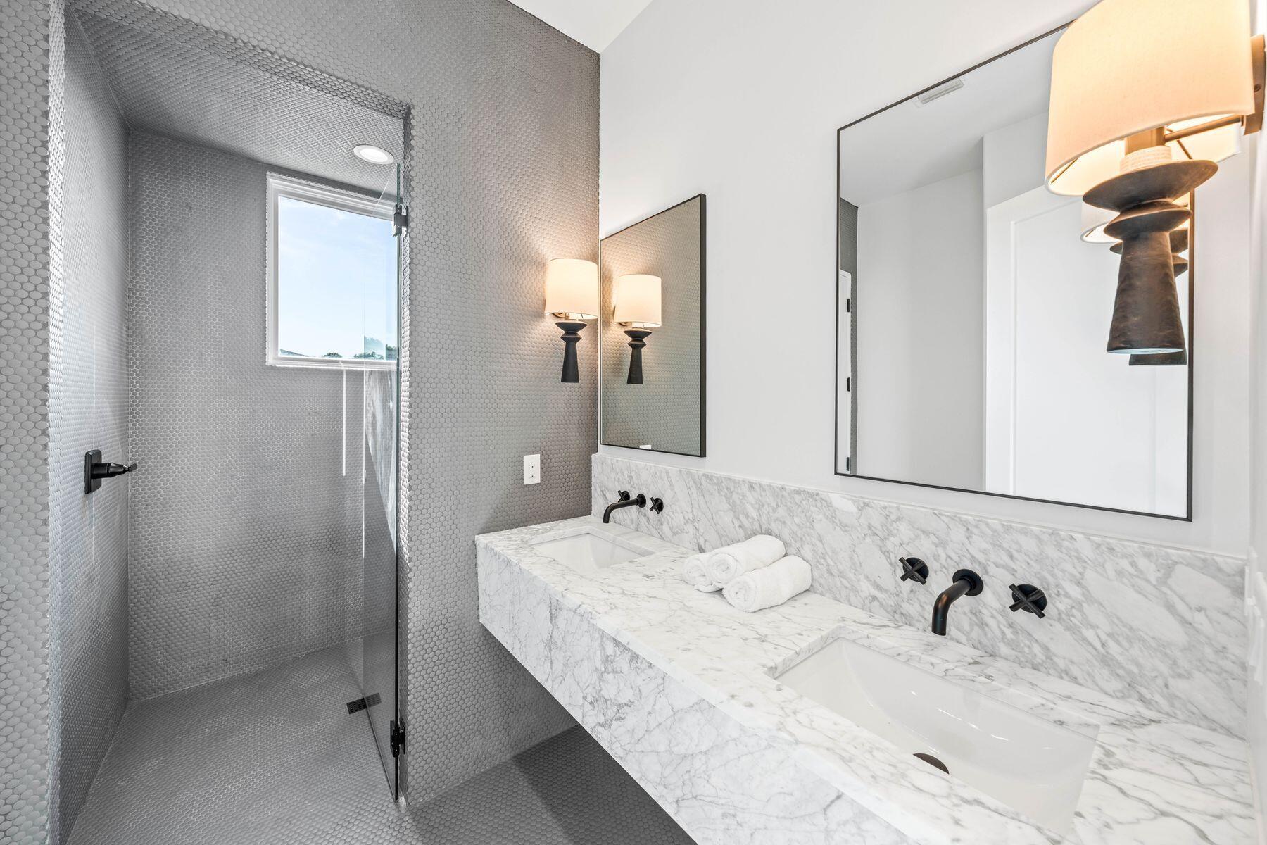MALA BEACH - Residential