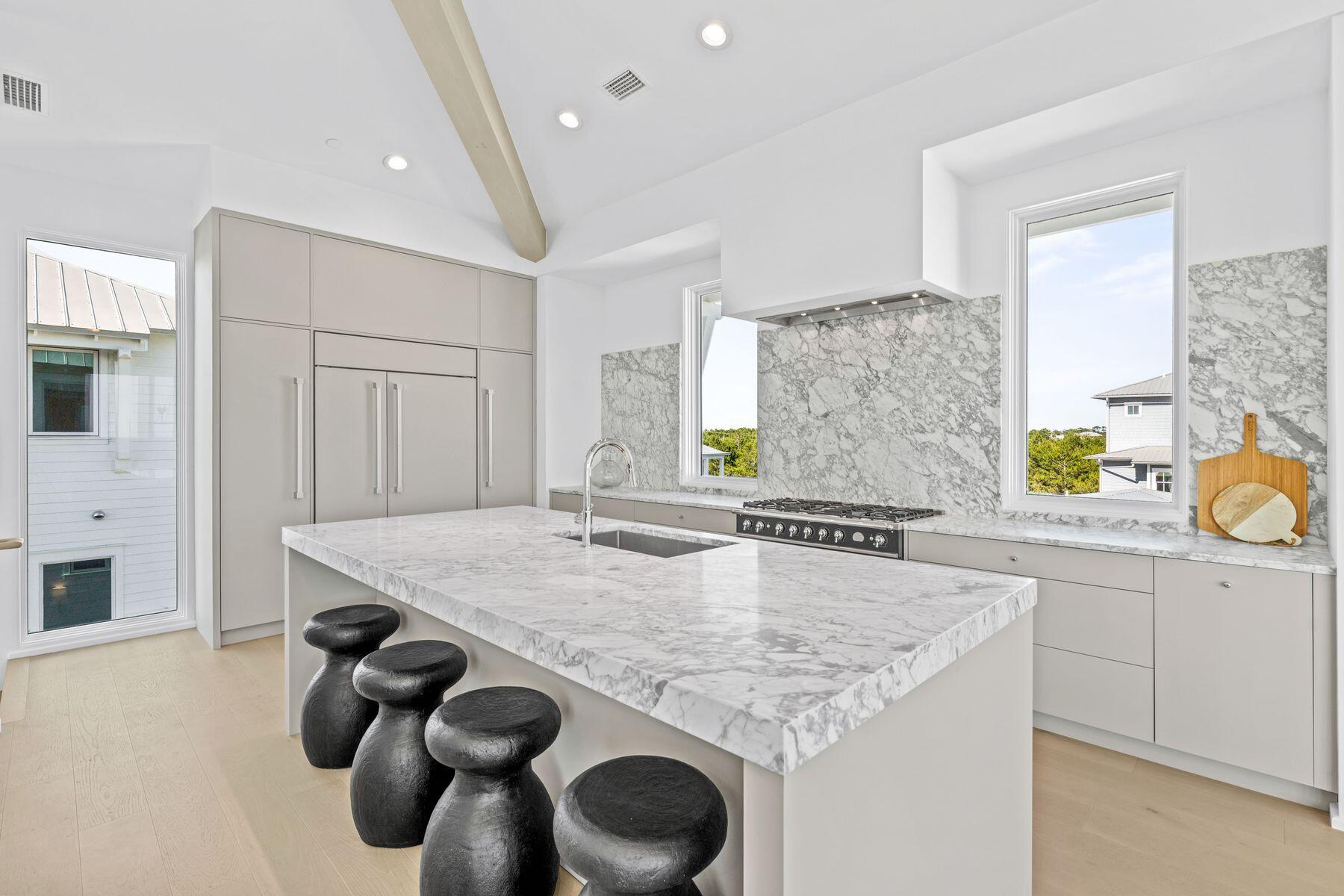 MALA BEACH - Residential
