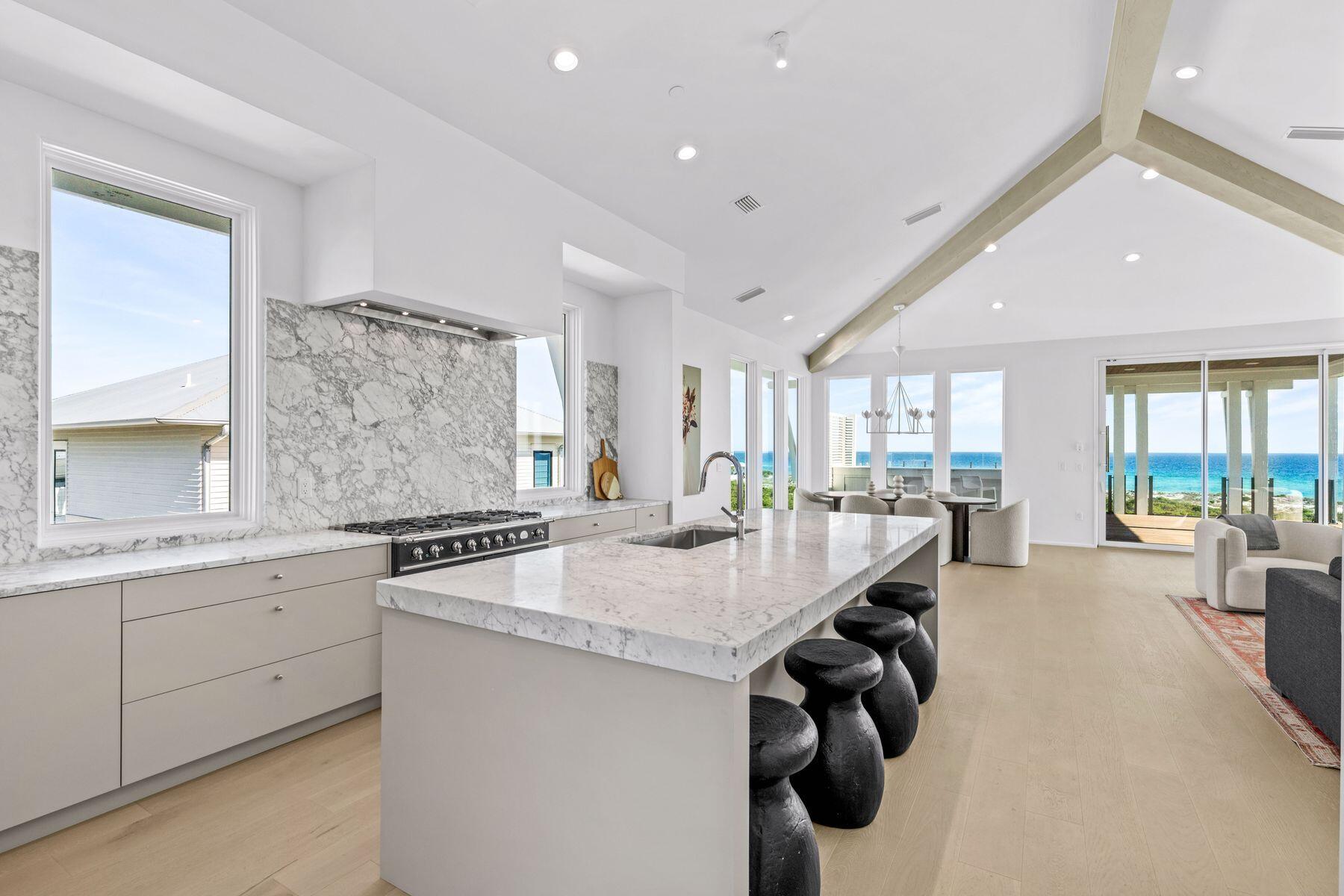 MALA BEACH - Residential