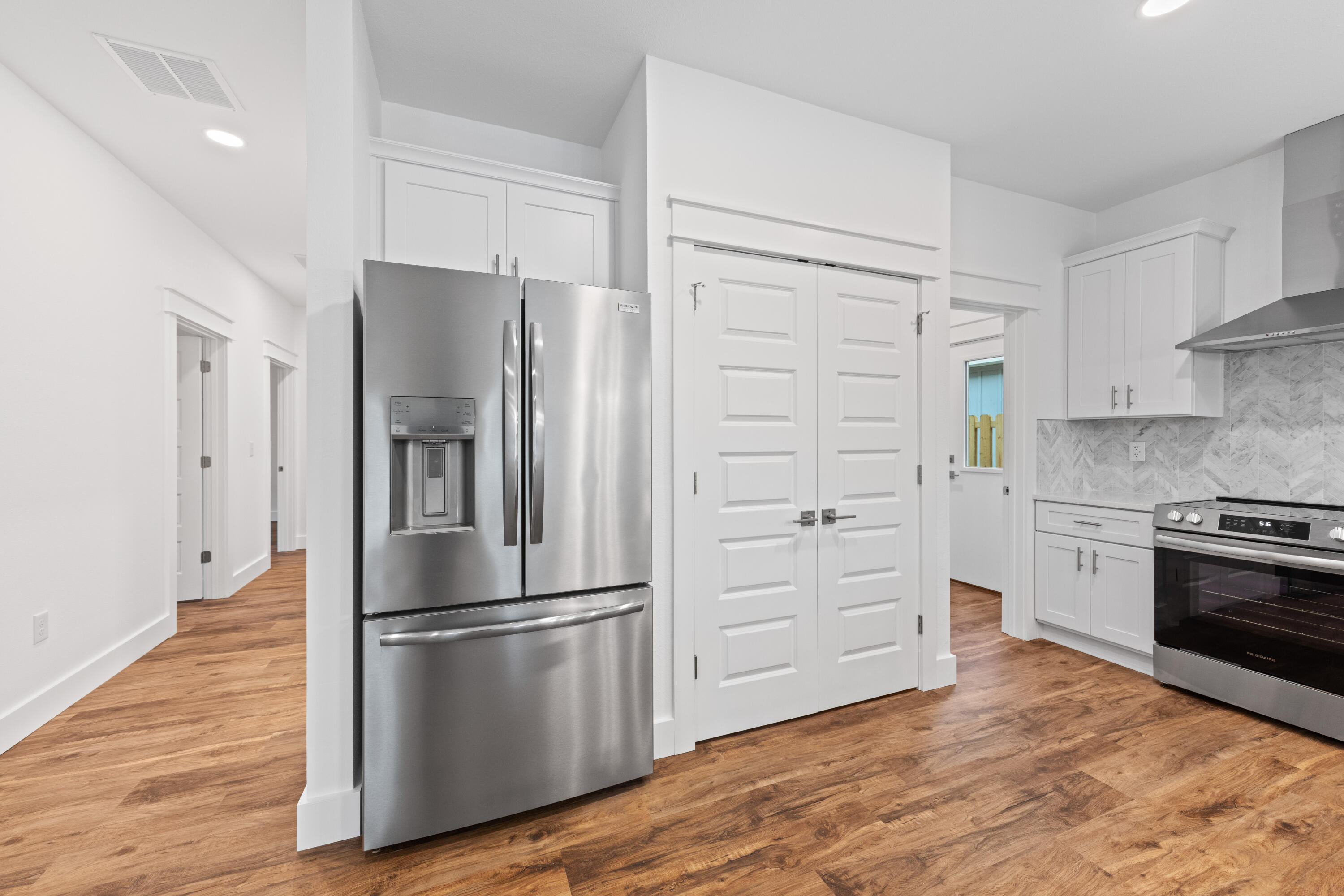 MAGNOLIA BEACH - Residential