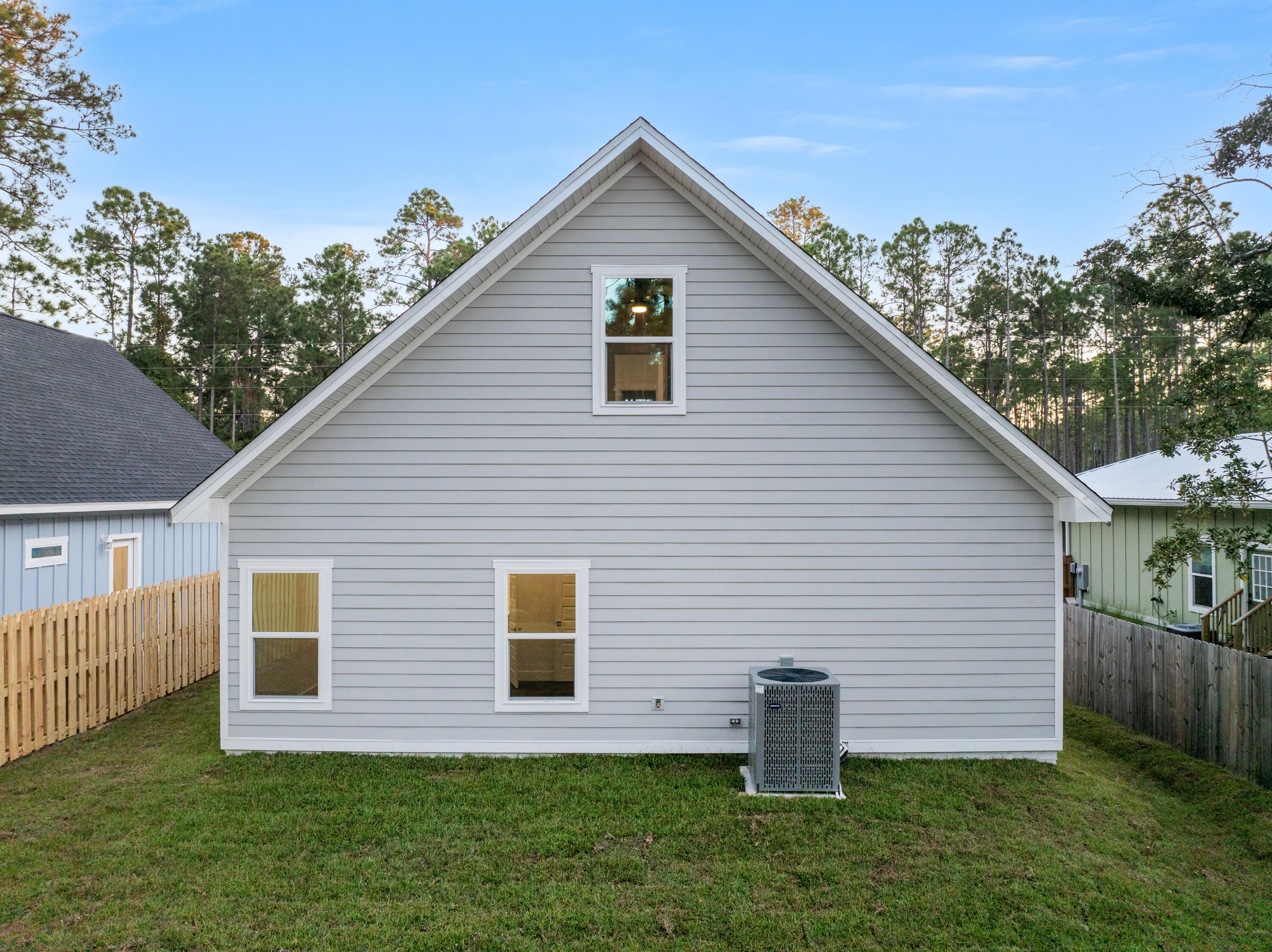 MAGNOLIA BEACH - Residential