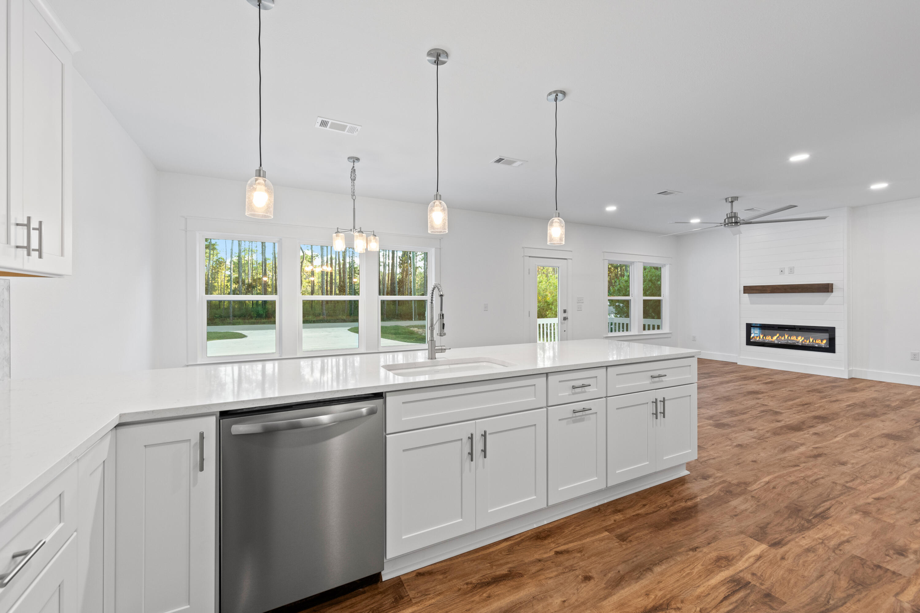 MAGNOLIA BEACH - Residential