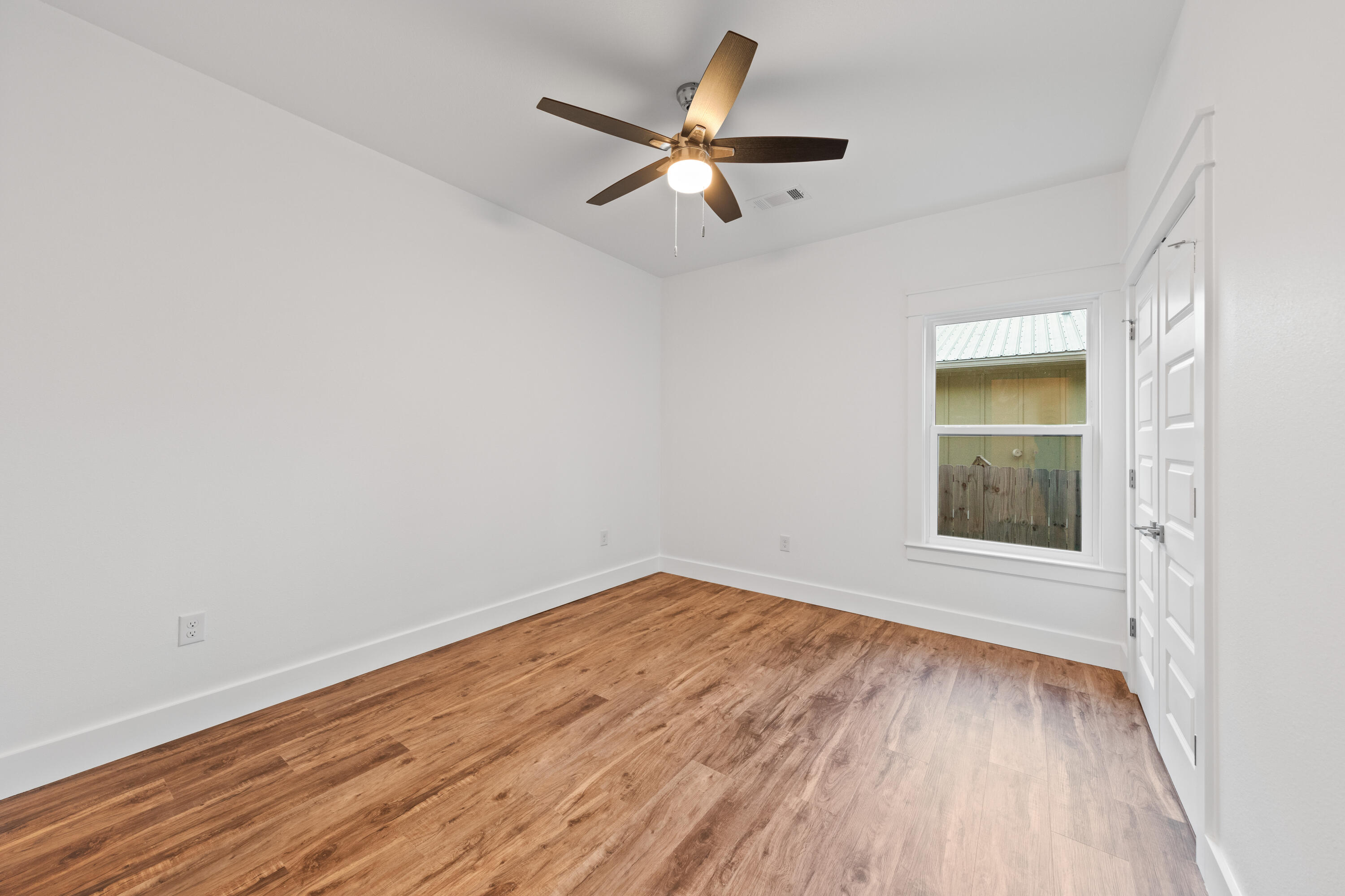 MAGNOLIA BEACH - Residential