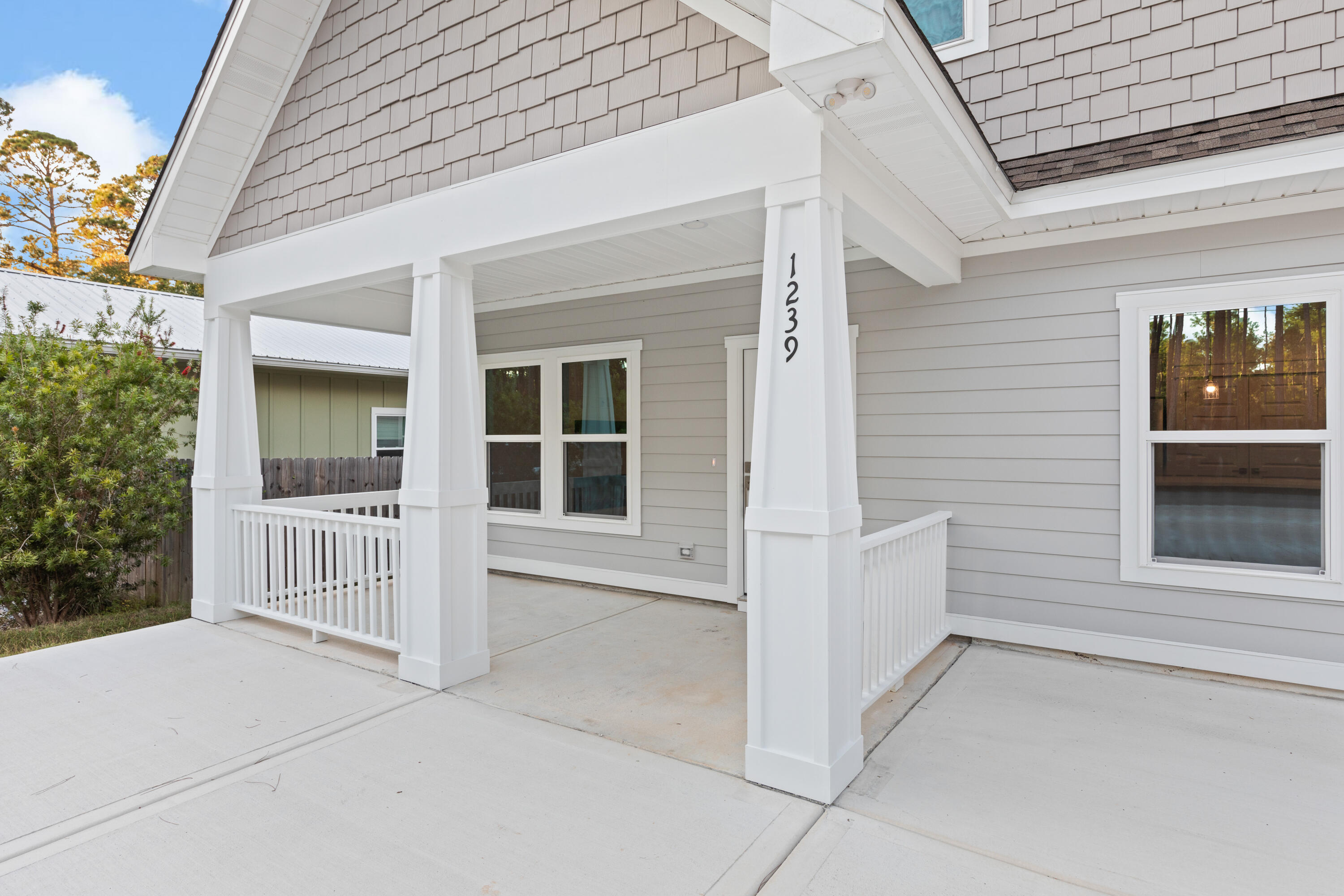 MAGNOLIA BEACH - Residential