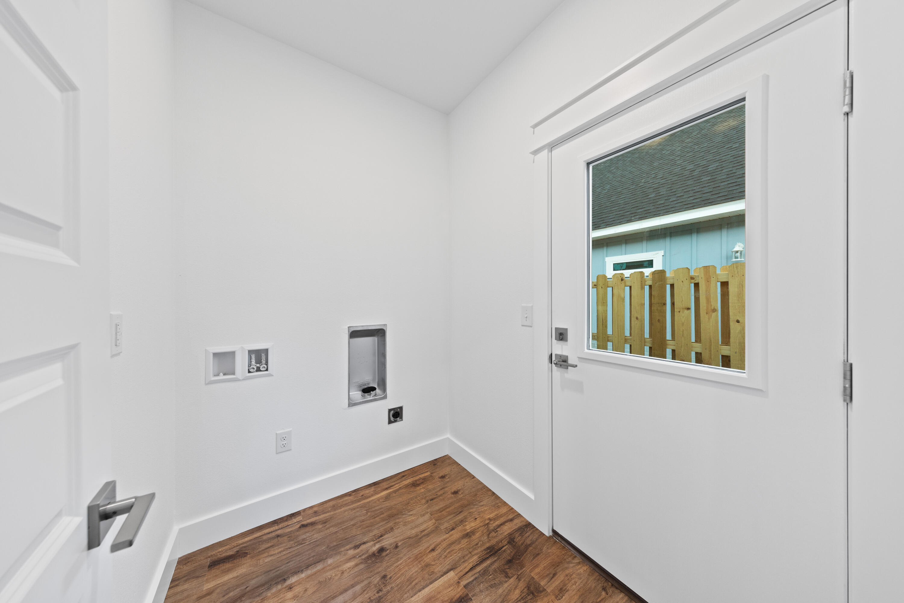 MAGNOLIA BEACH - Residential