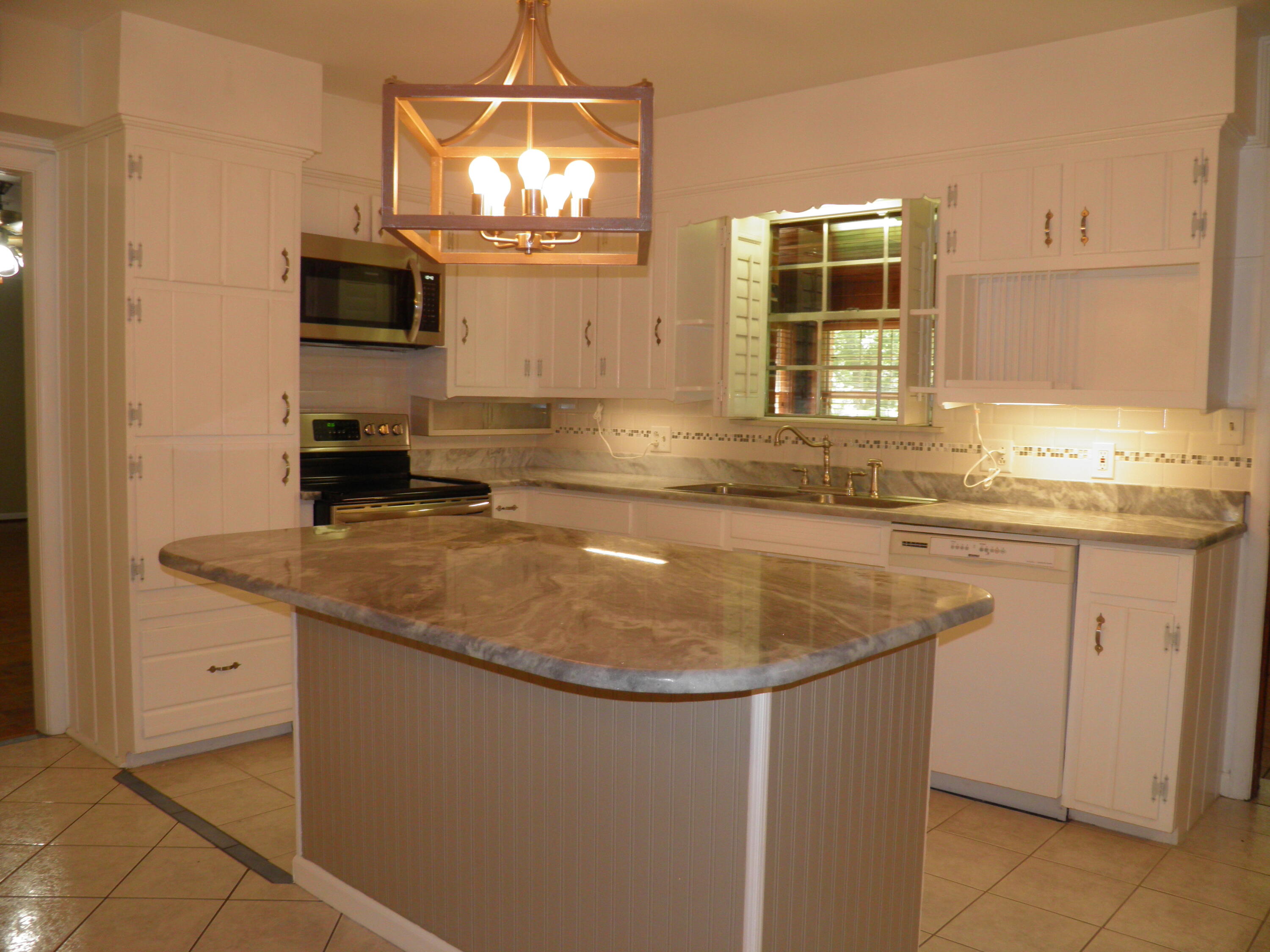 COLONY ESTATES - Residential Lease