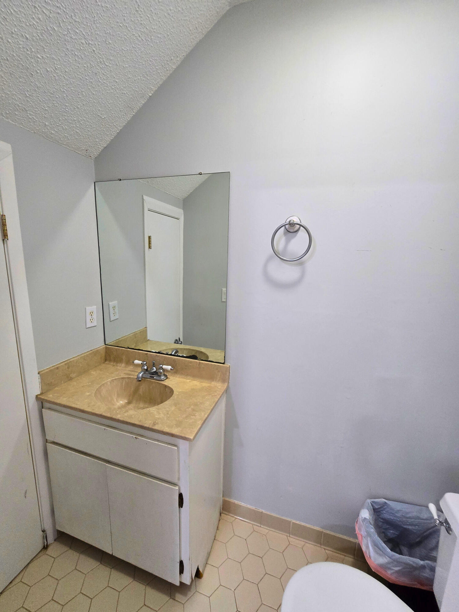 MONTAGE MANOR - Residential