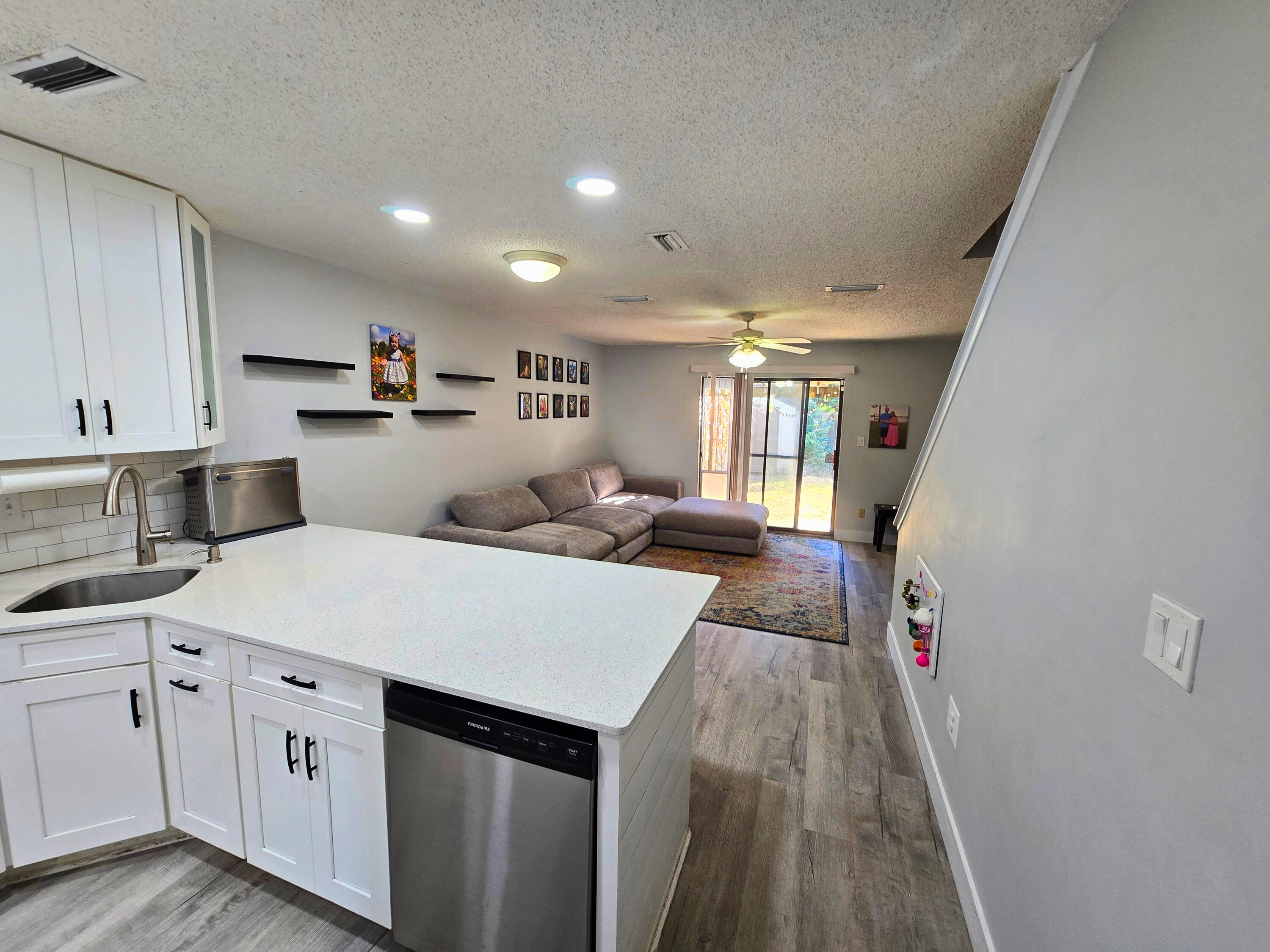 MONTAGE MANOR - Residential