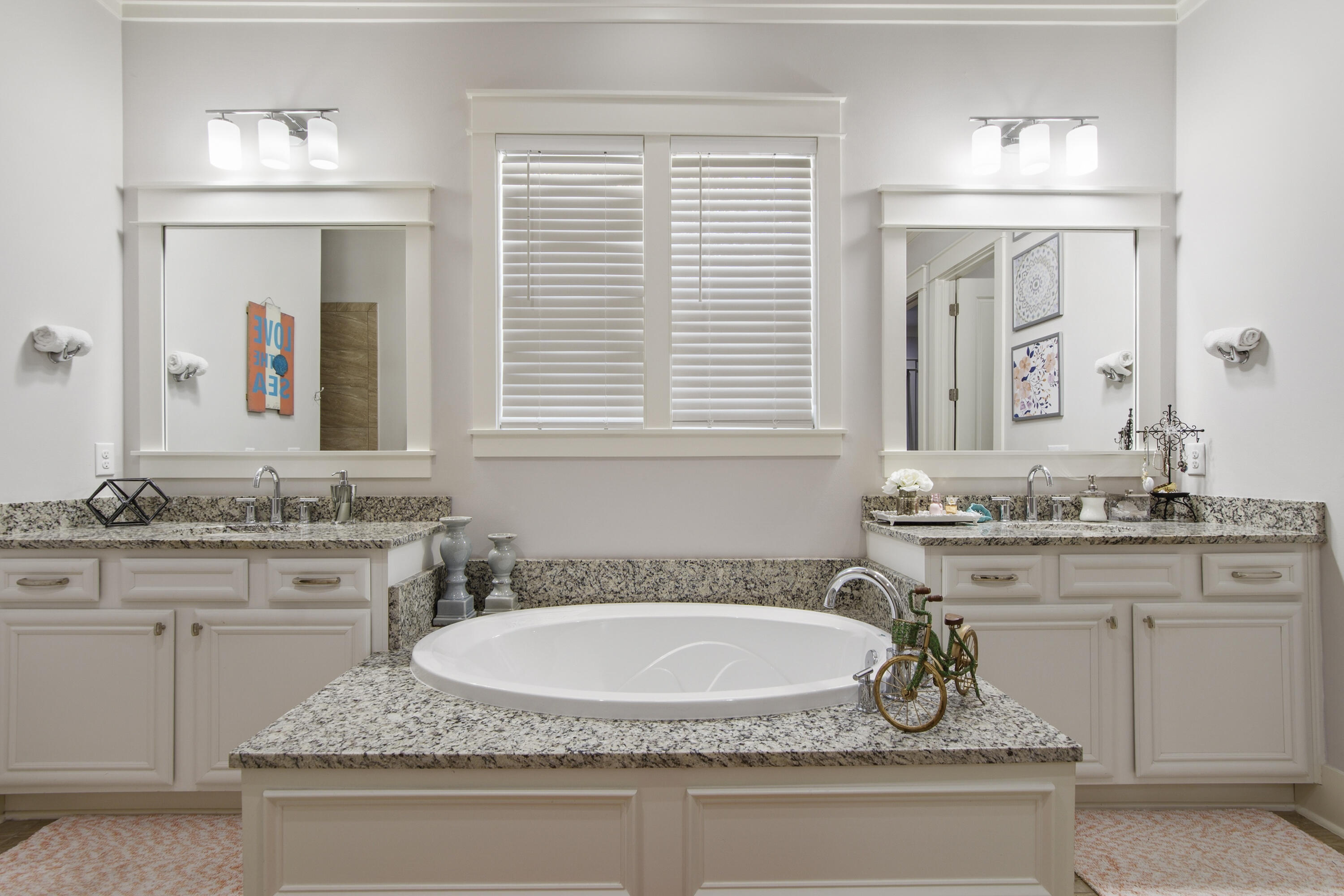 PARADISE COVE - Residential