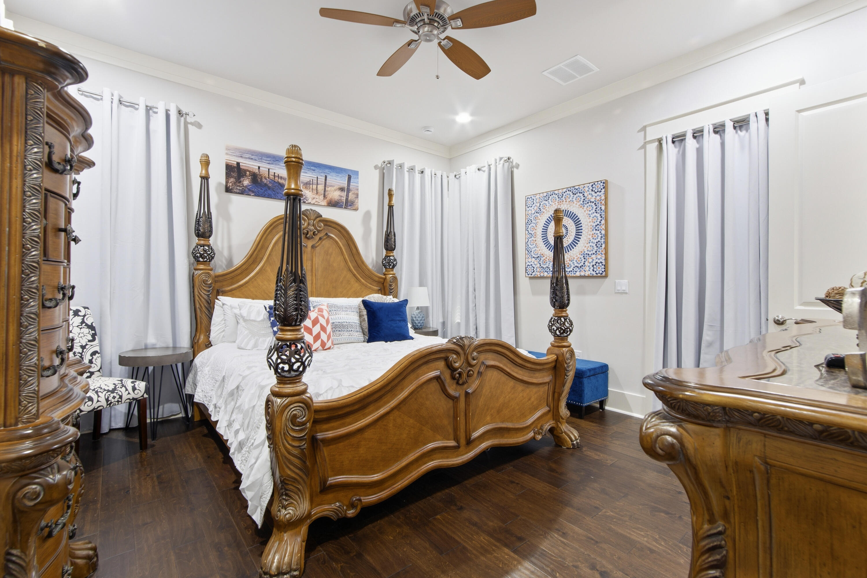 PARADISE COVE - Residential