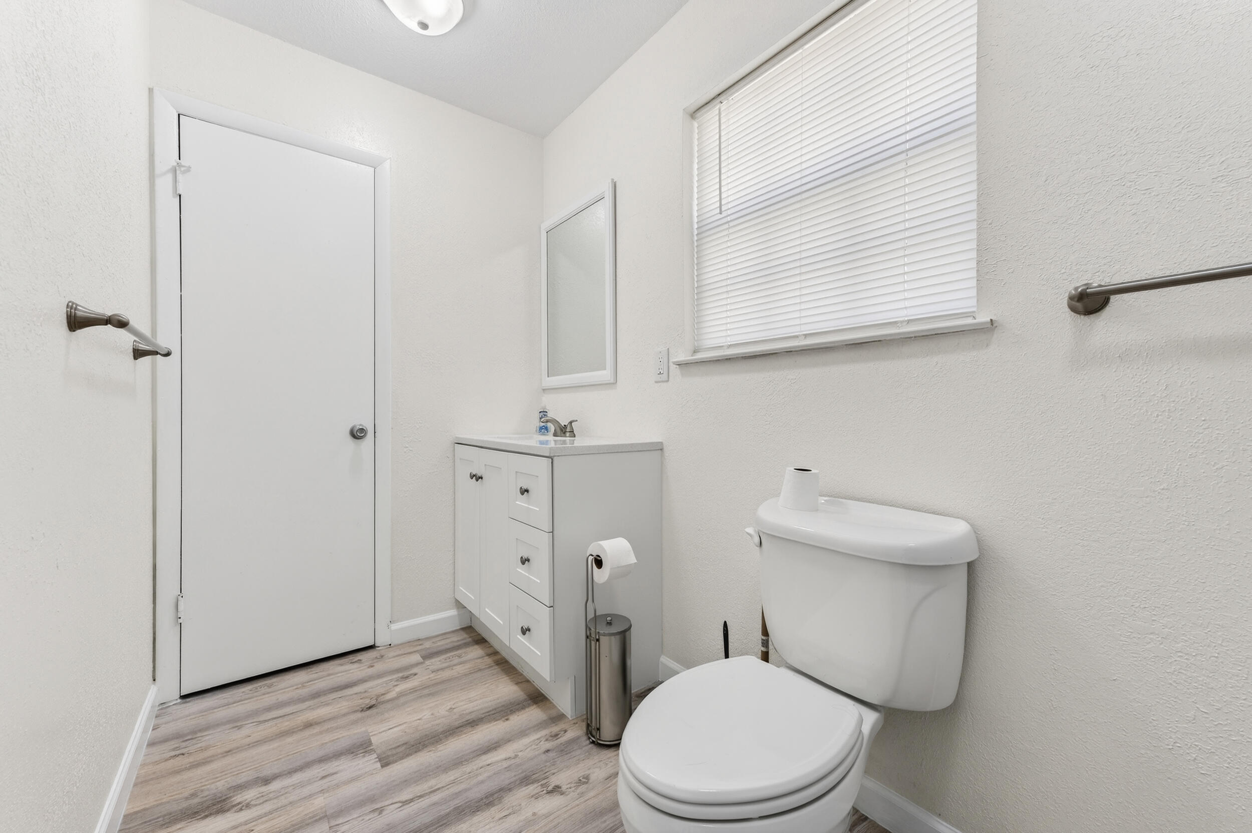 TEN LAKE ESTATES UNIT 1 - Residential