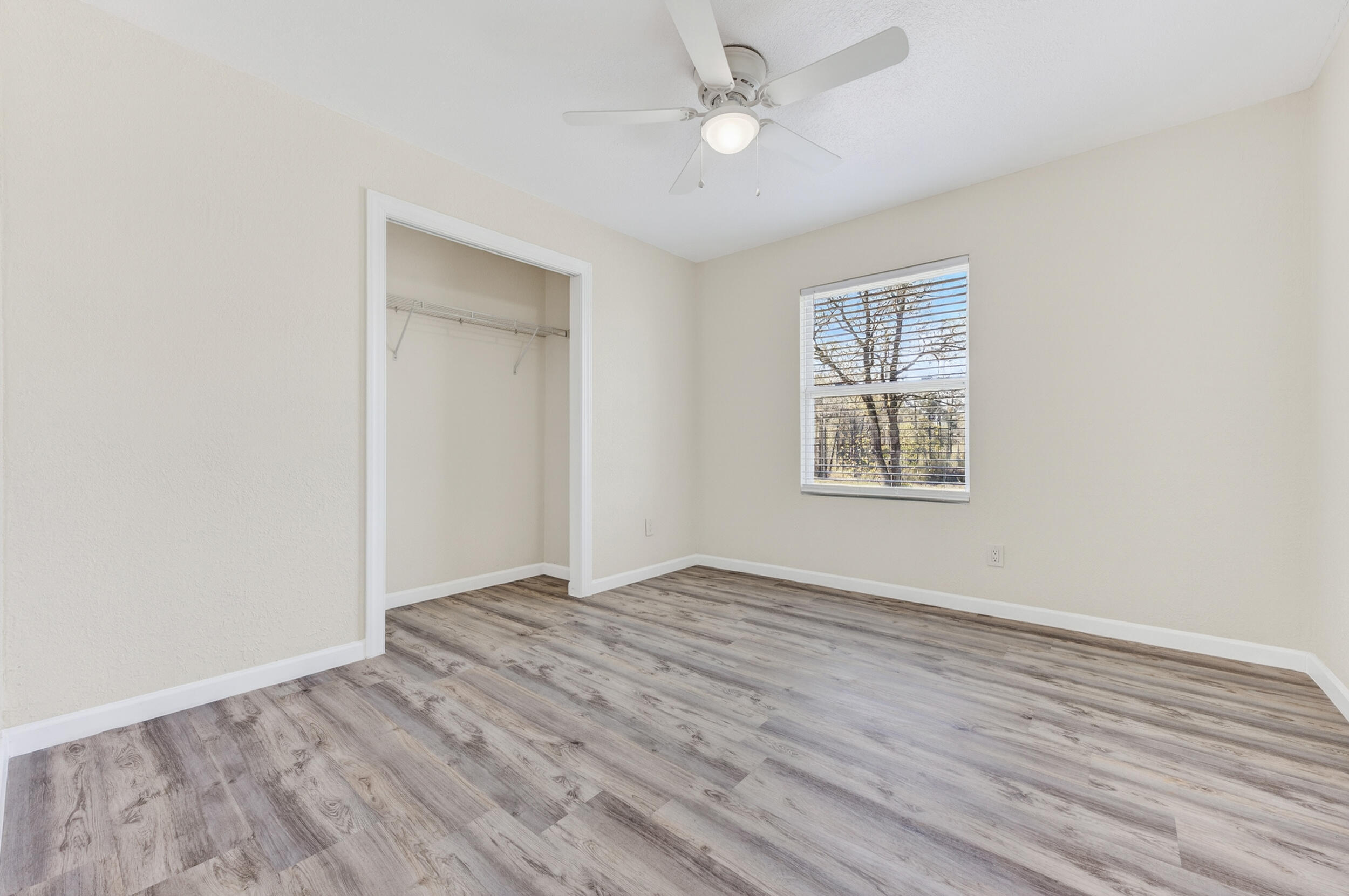 TEN LAKE ESTATES UNIT 1 - Residential