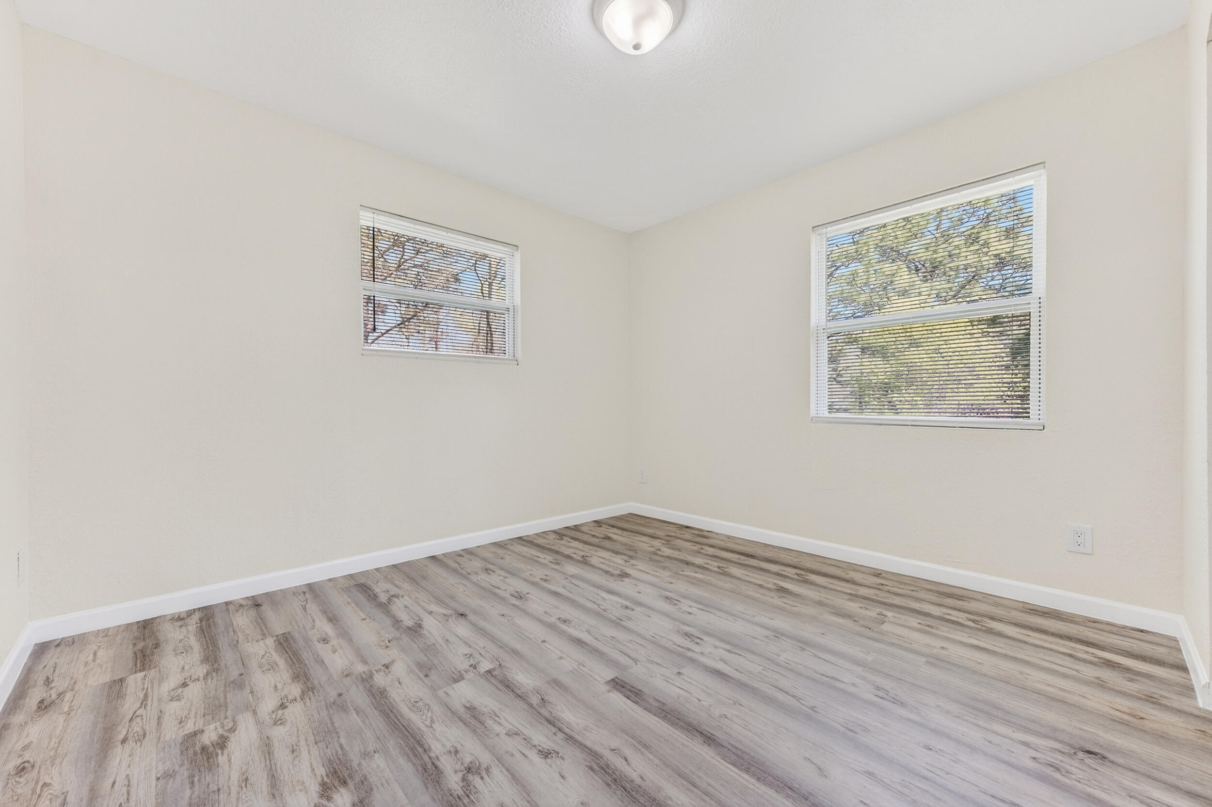 TEN LAKE ESTATES UNIT 1 - Residential