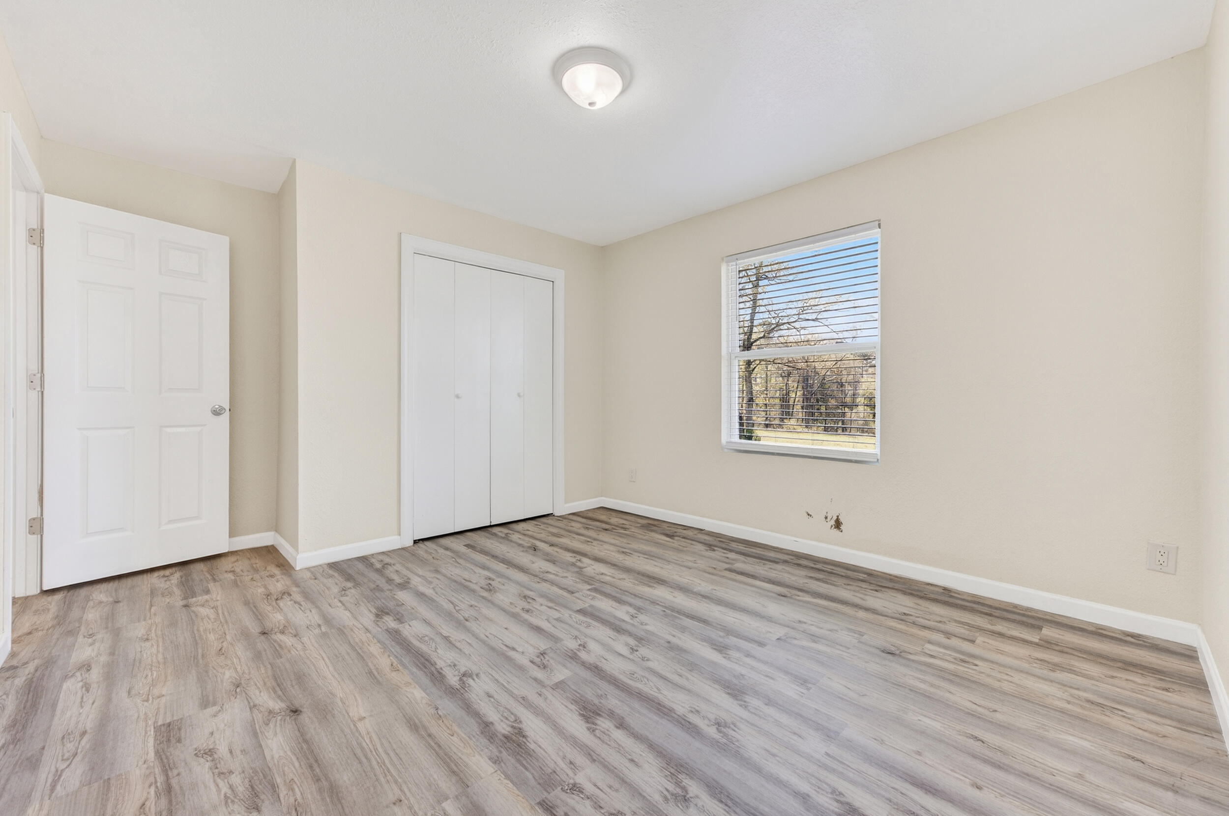 TEN LAKE ESTATES UNIT 1 - Residential