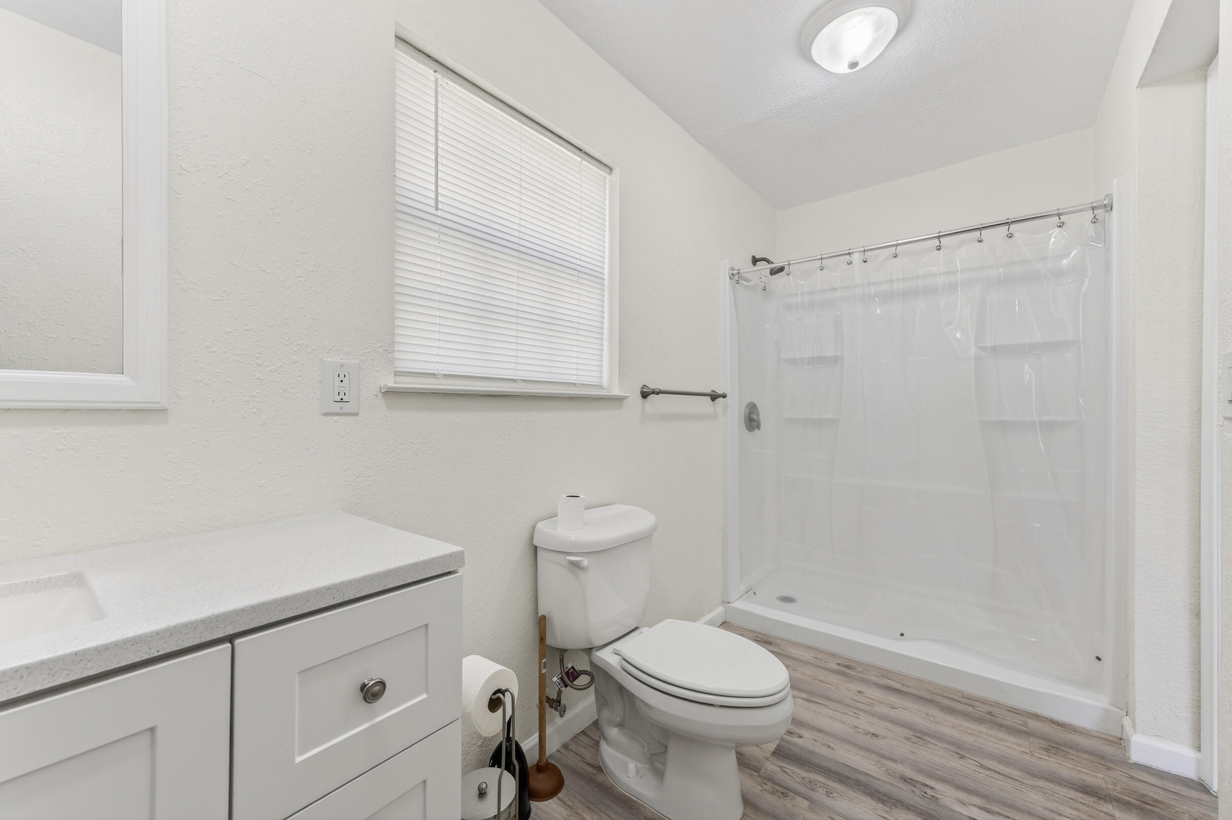 TEN LAKE ESTATES UNIT 1 - Residential