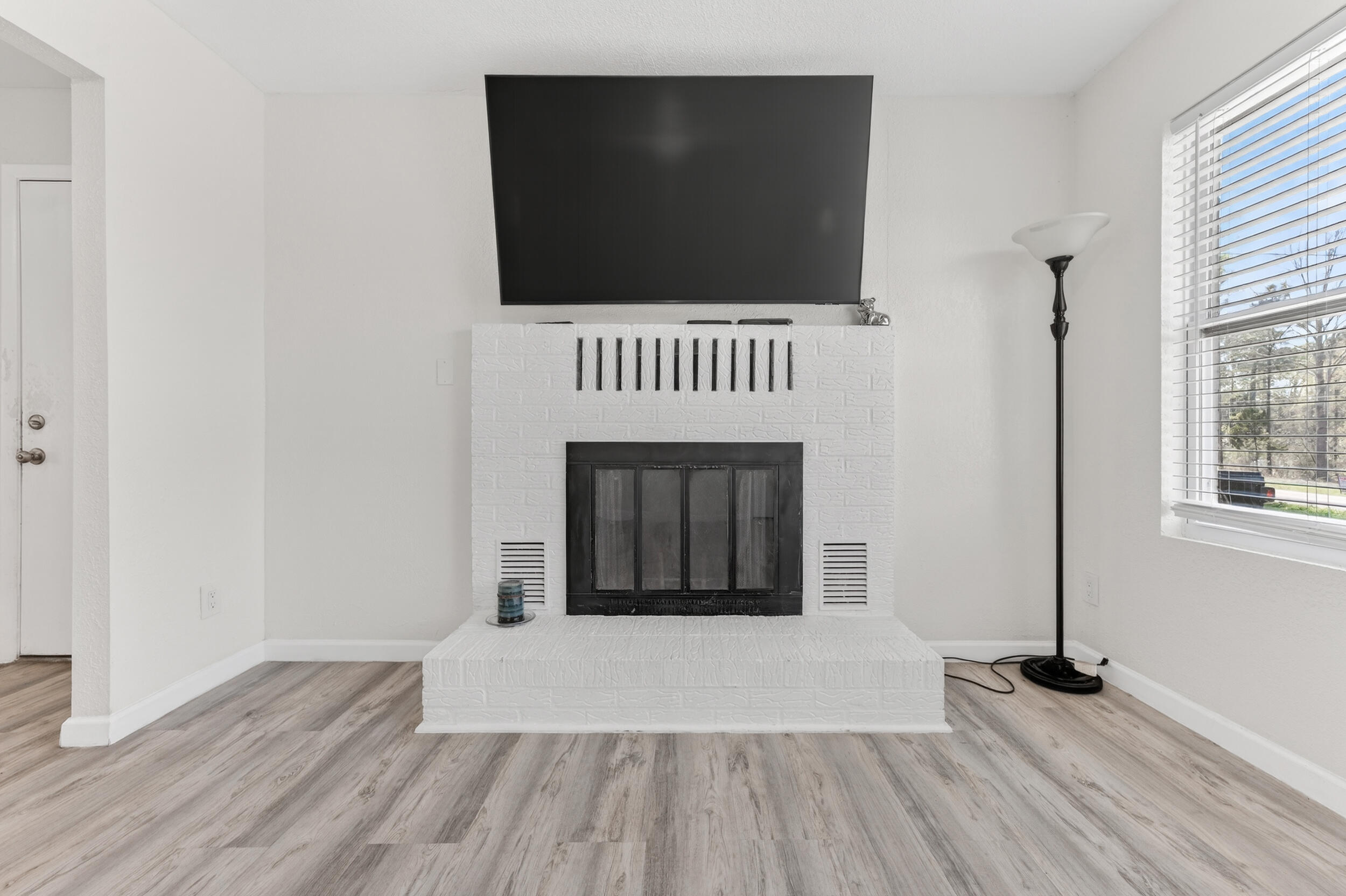 TEN LAKE ESTATES UNIT 1 - Residential